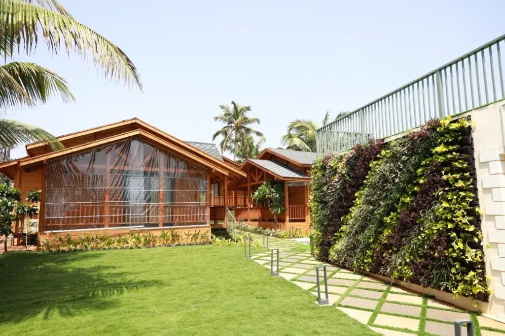 Property building in Foxoso Aaristo Baga Beach Resort Property building in Foxoso Aaristo Baga Beach Resort