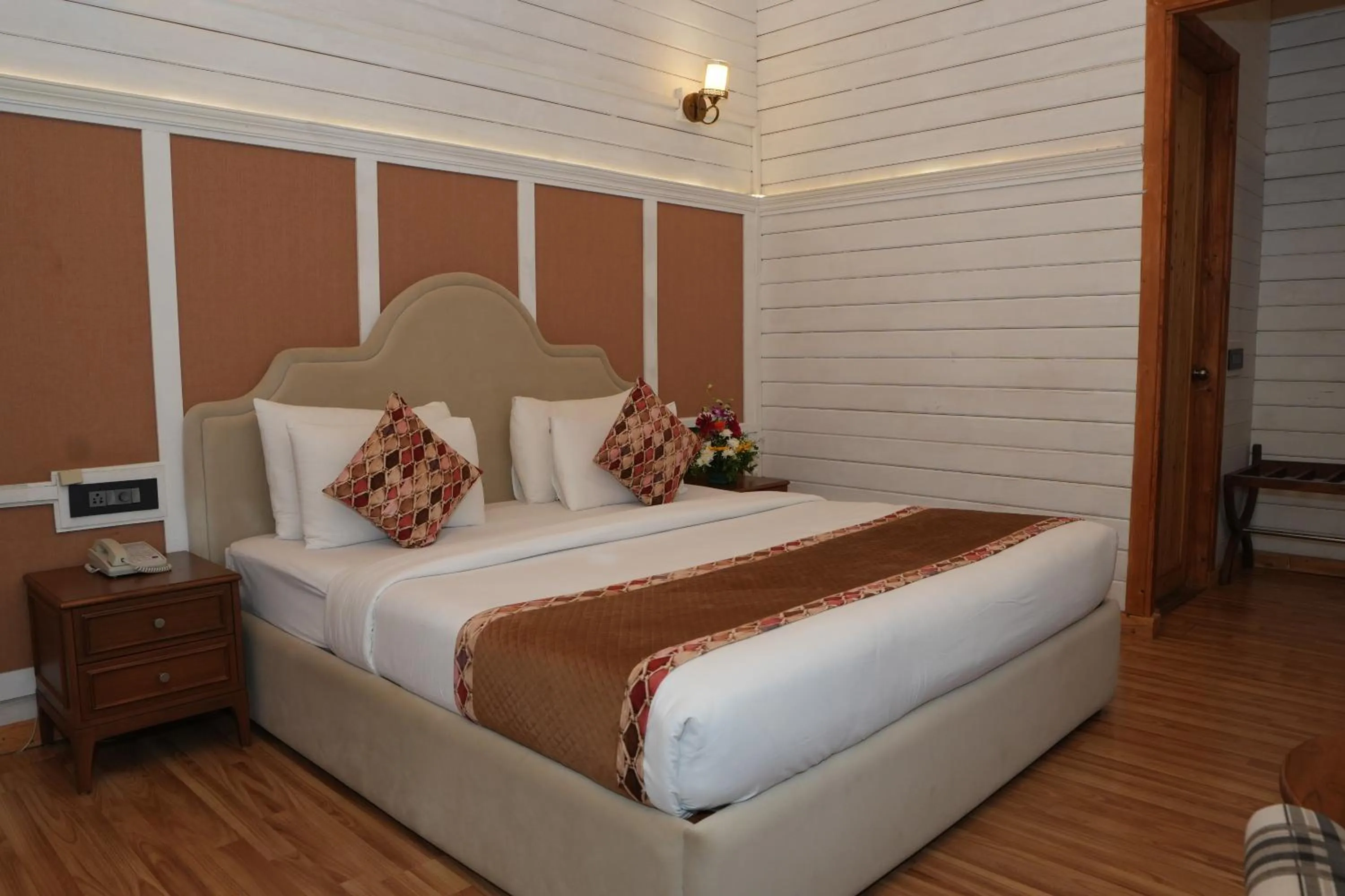 Bed in Foxoso Aaristo Baga Beach Resort