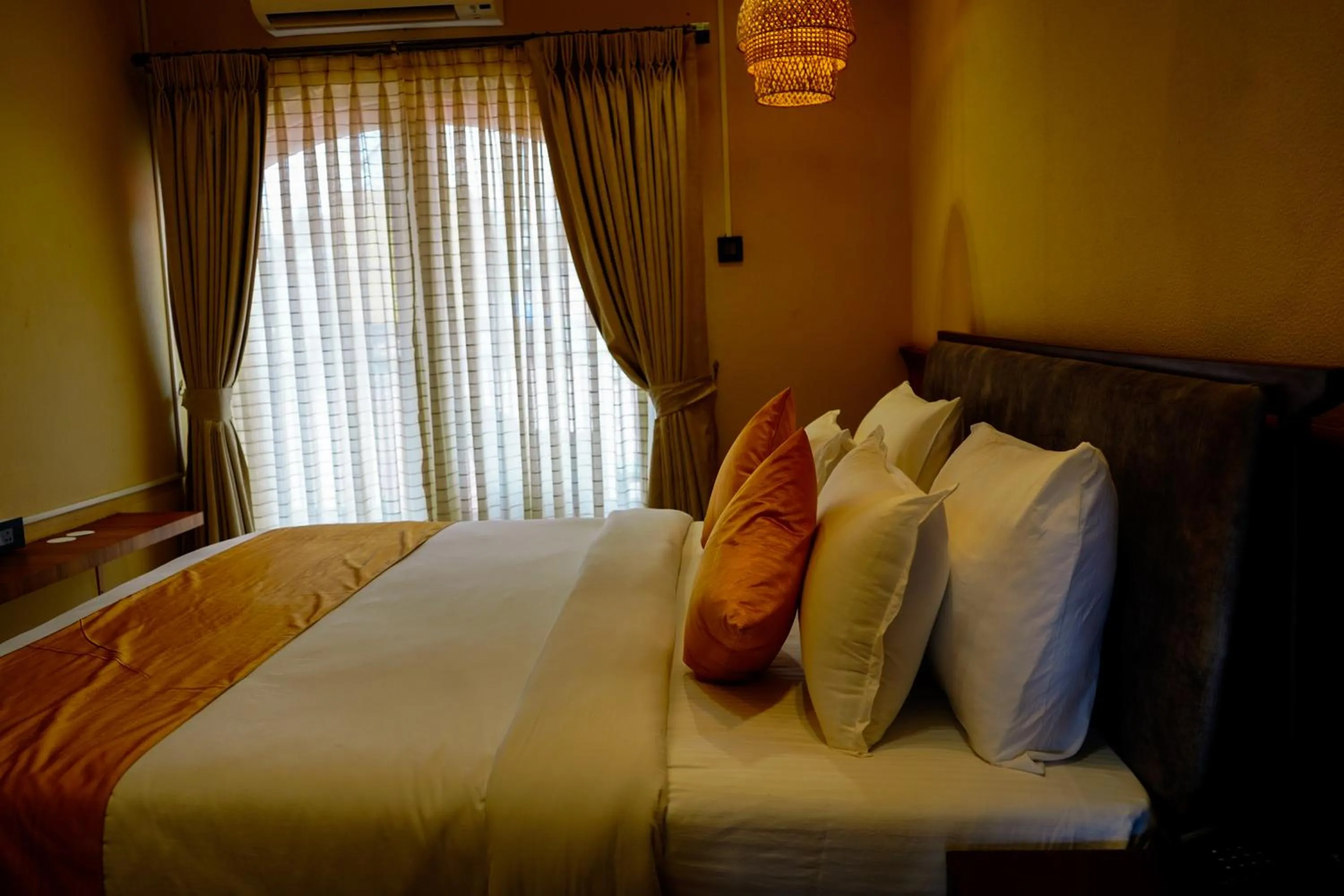 Bedroom, Bed in Foxoso Aaristo Baga Beach Resort