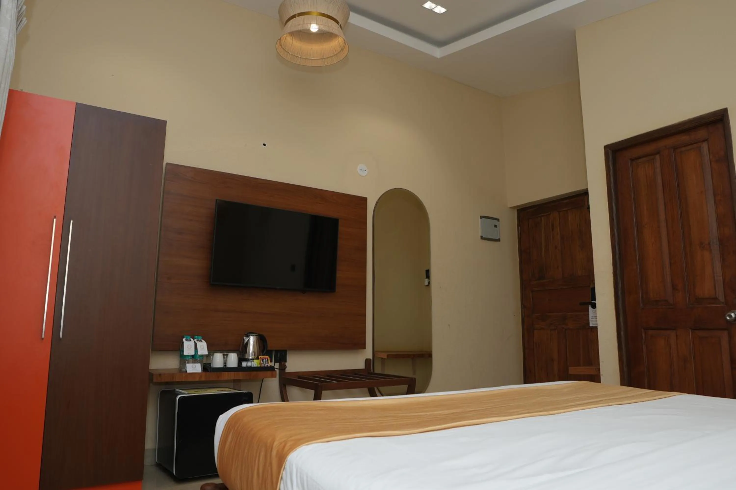 Bed in Foxoso Aaristo Baga Beach Resort