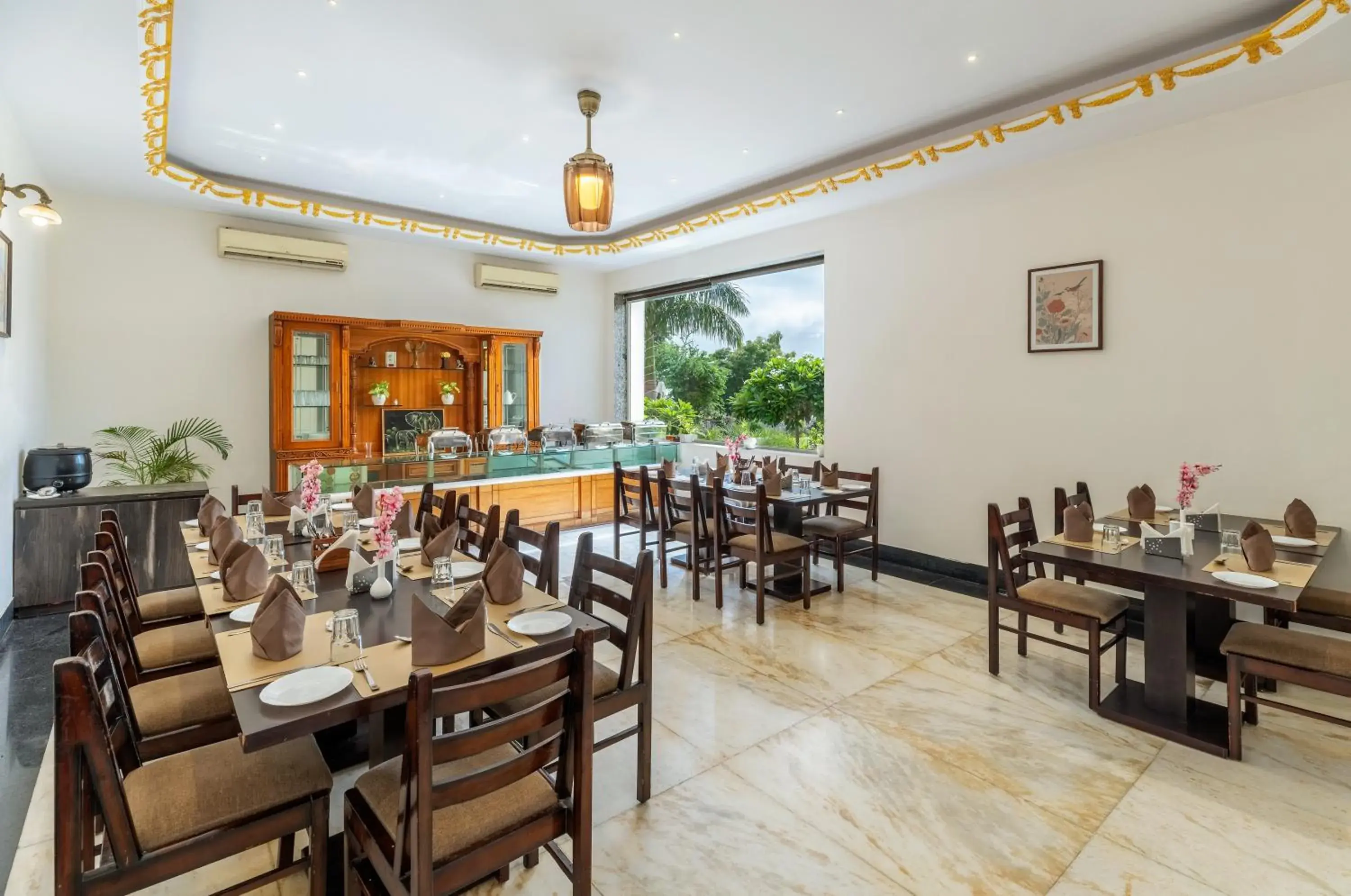 Restaurant/places to eat in Surya Kothi Resort Restaurant/places to eat in Surya Kothi Resort