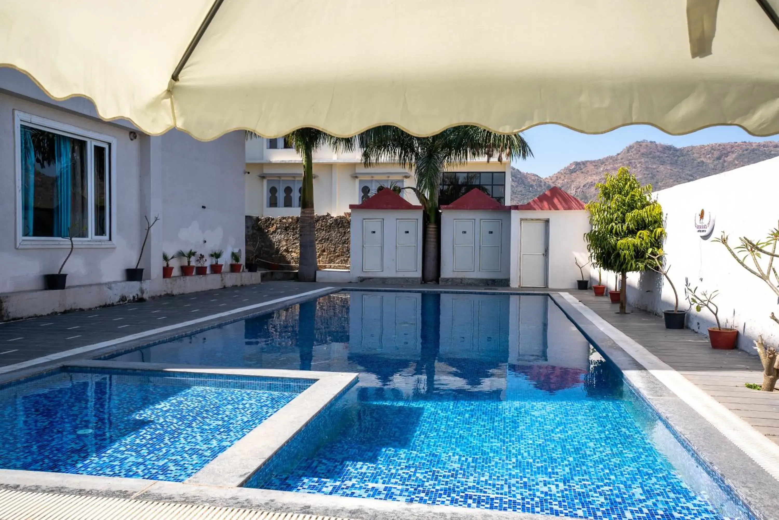 Swimming pool in Surya Kothi Resort Swimming pool in Surya Kothi Resort