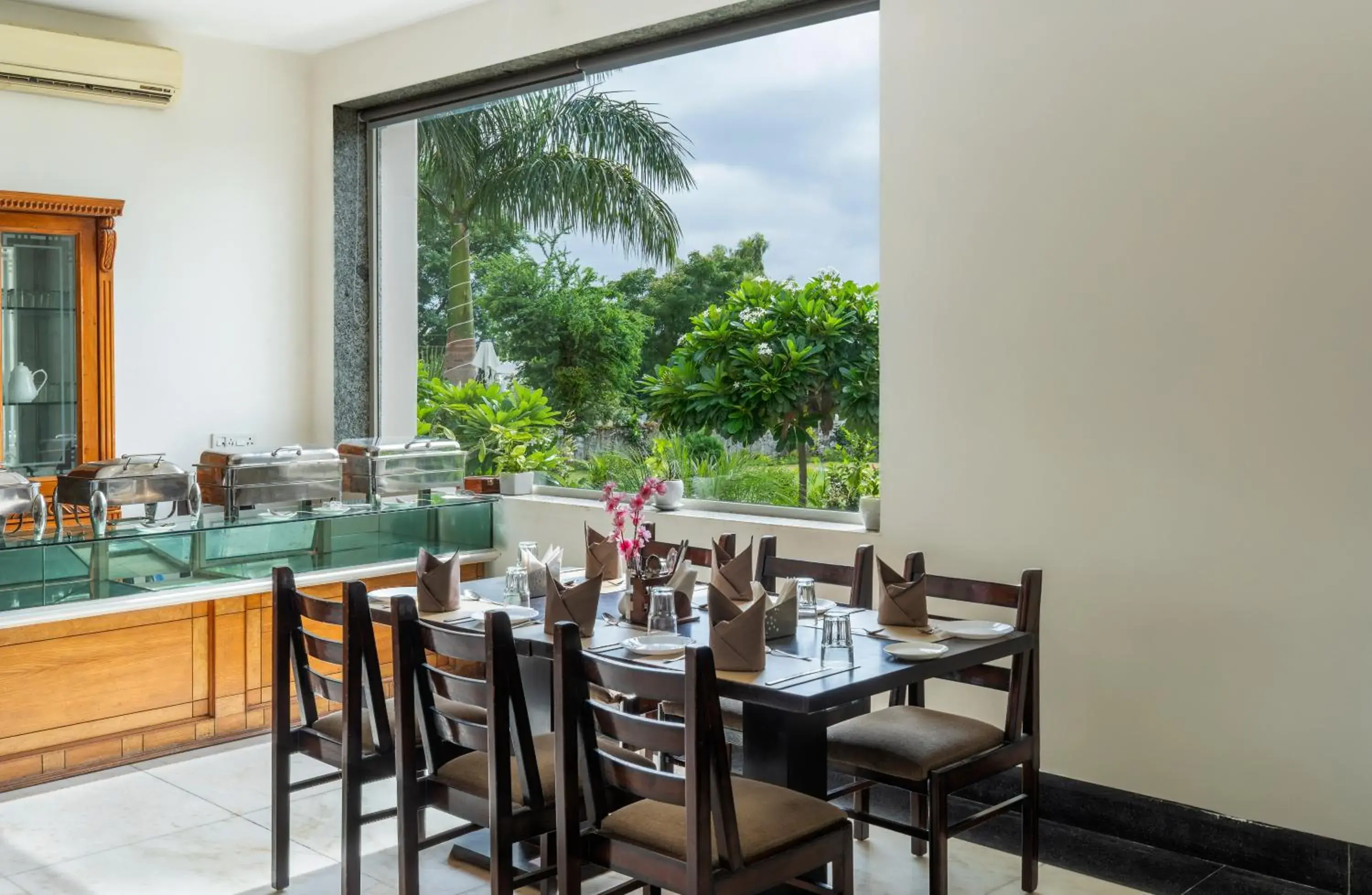 Restaurant/places to eat in Surya Kothi Resort Restaurant/places to eat in Surya Kothi Resort