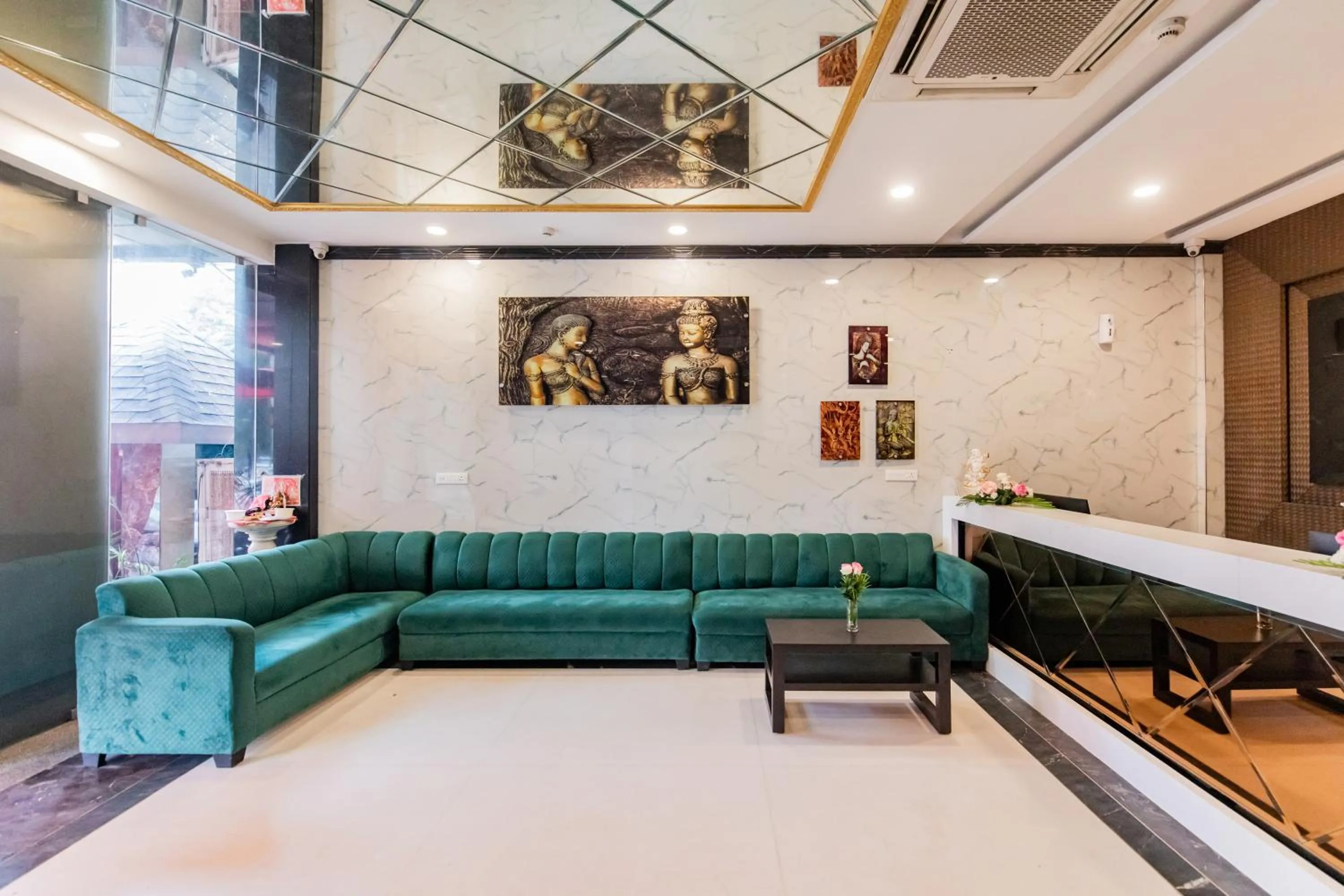 Lobby or reception in Foxoso Fiori Hotel