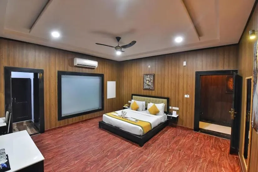 Bedroom, Bed in Foxoso Fiori Hotel