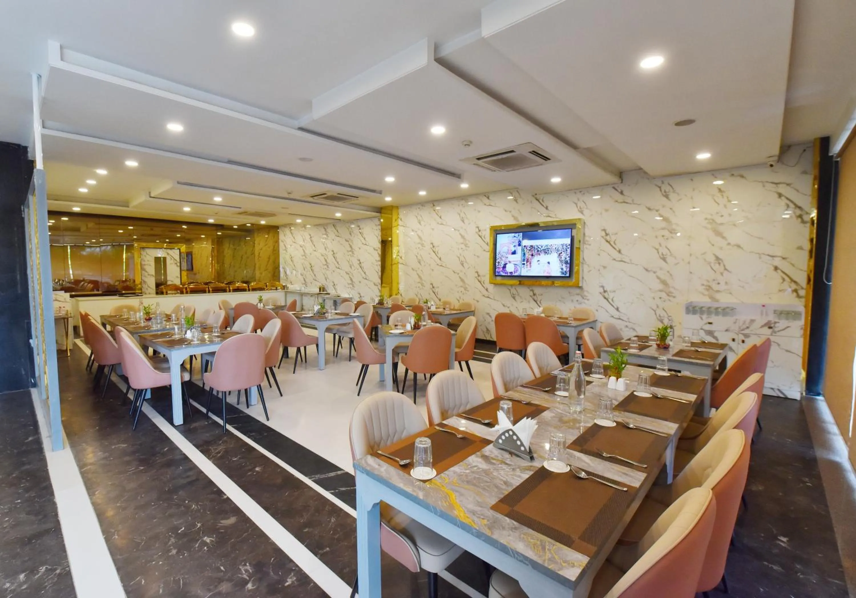 Restaurant/places to eat in Foxoso Fiori Hotel