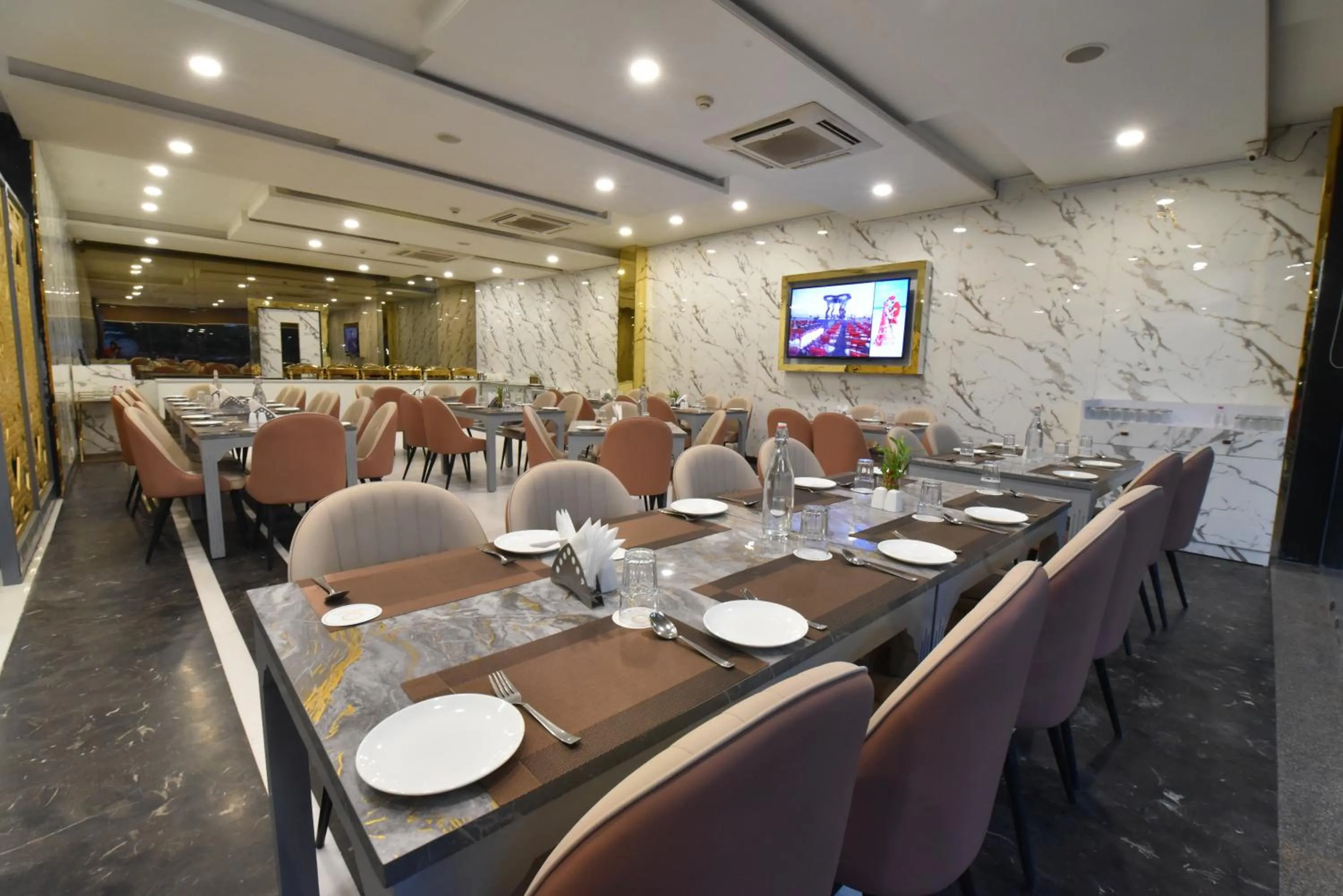 Restaurant/places to eat in Foxoso Fiori Hotel