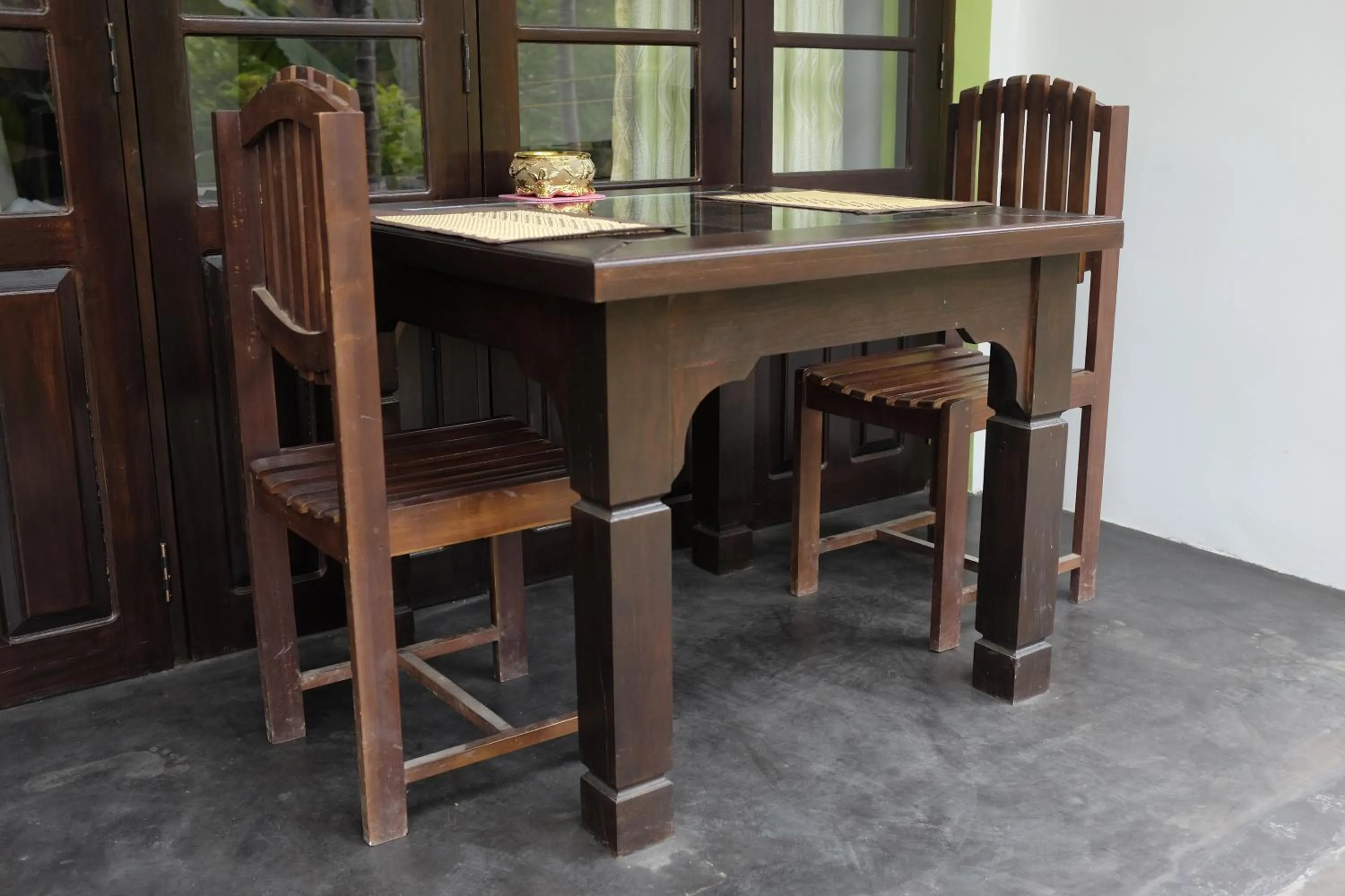 Restaurant/places to eat in Villa Eden Paradise