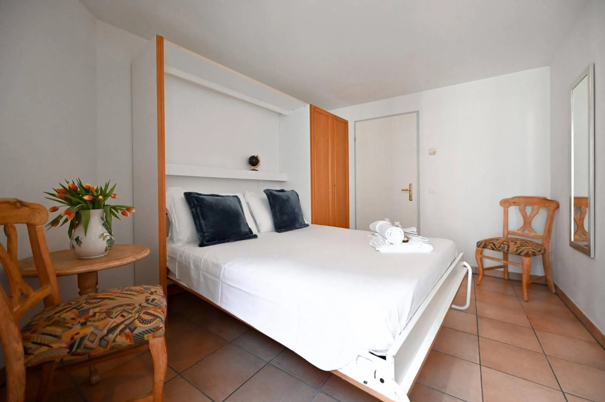 Bed in Ruga House in Lake Ascona 4