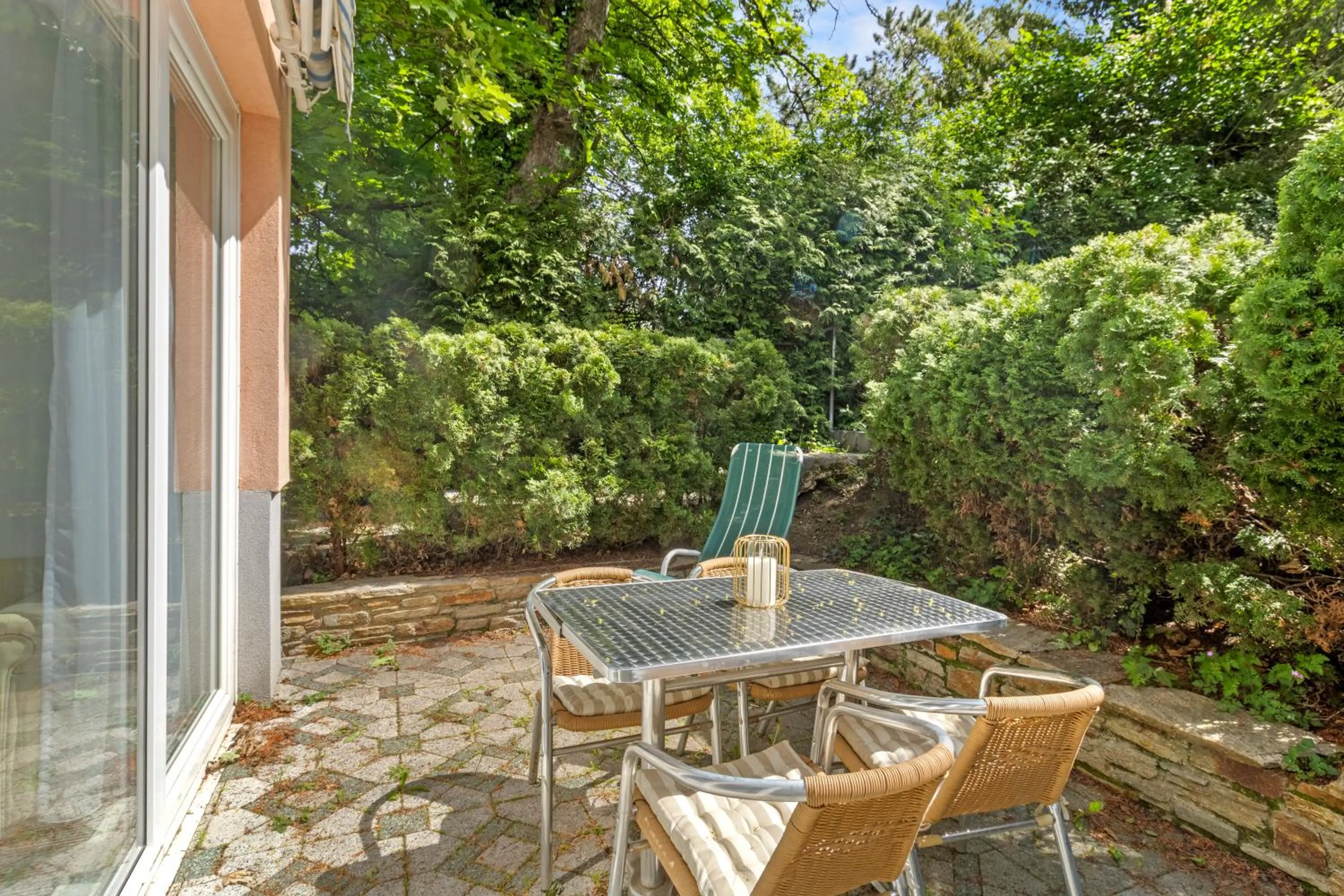 Quadruple Room with Balcony in Hotel Schild