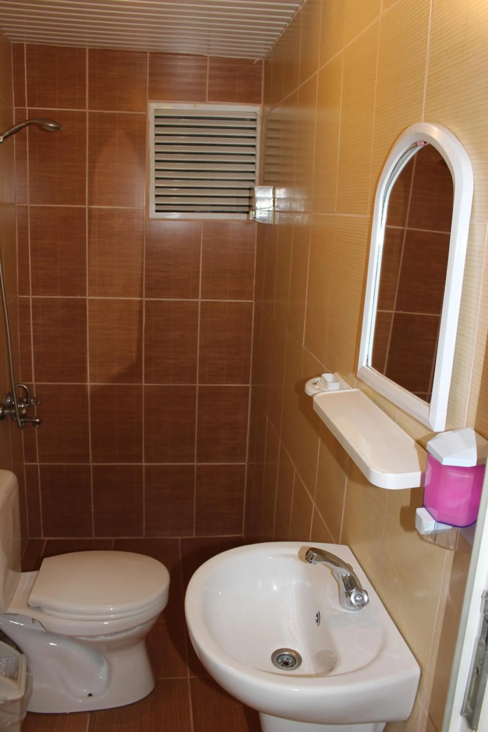 Shower in Otel Sınal