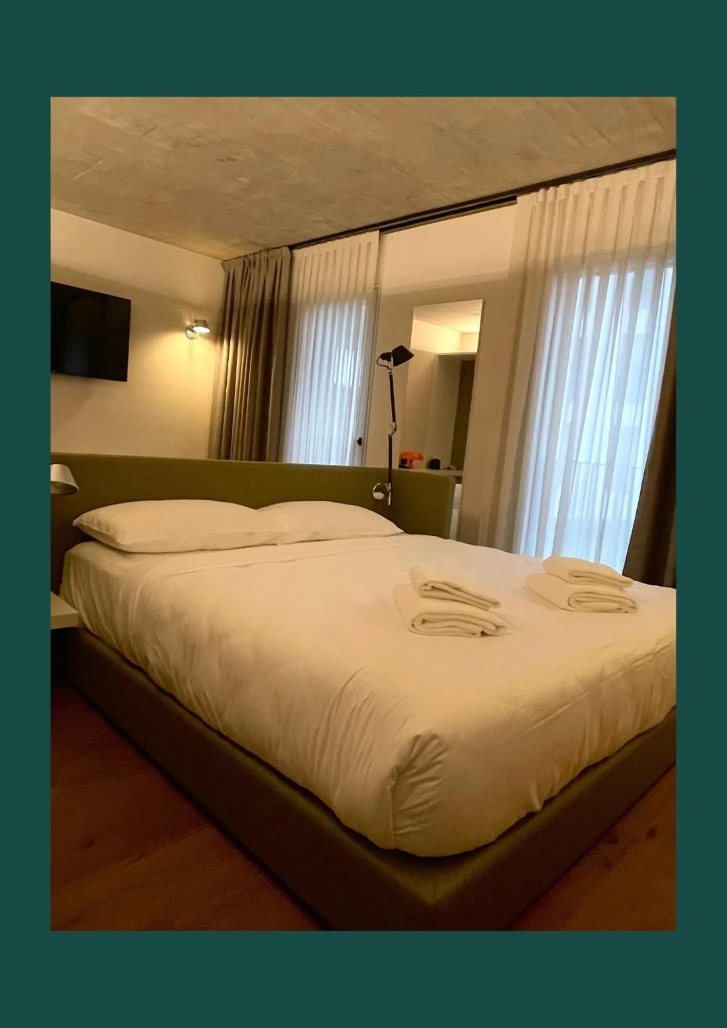 Swimming pool, Bed in Hotel Giardino Verdi