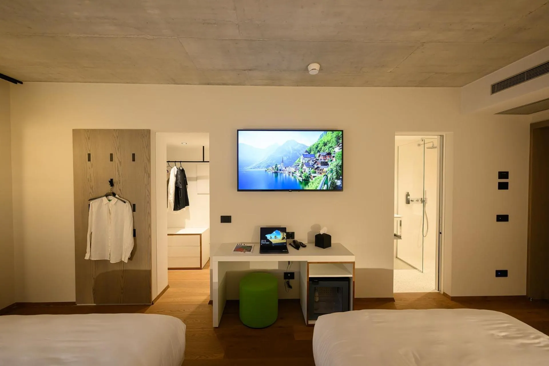 wardrobe, Bed in Hotel Giardino Verdi