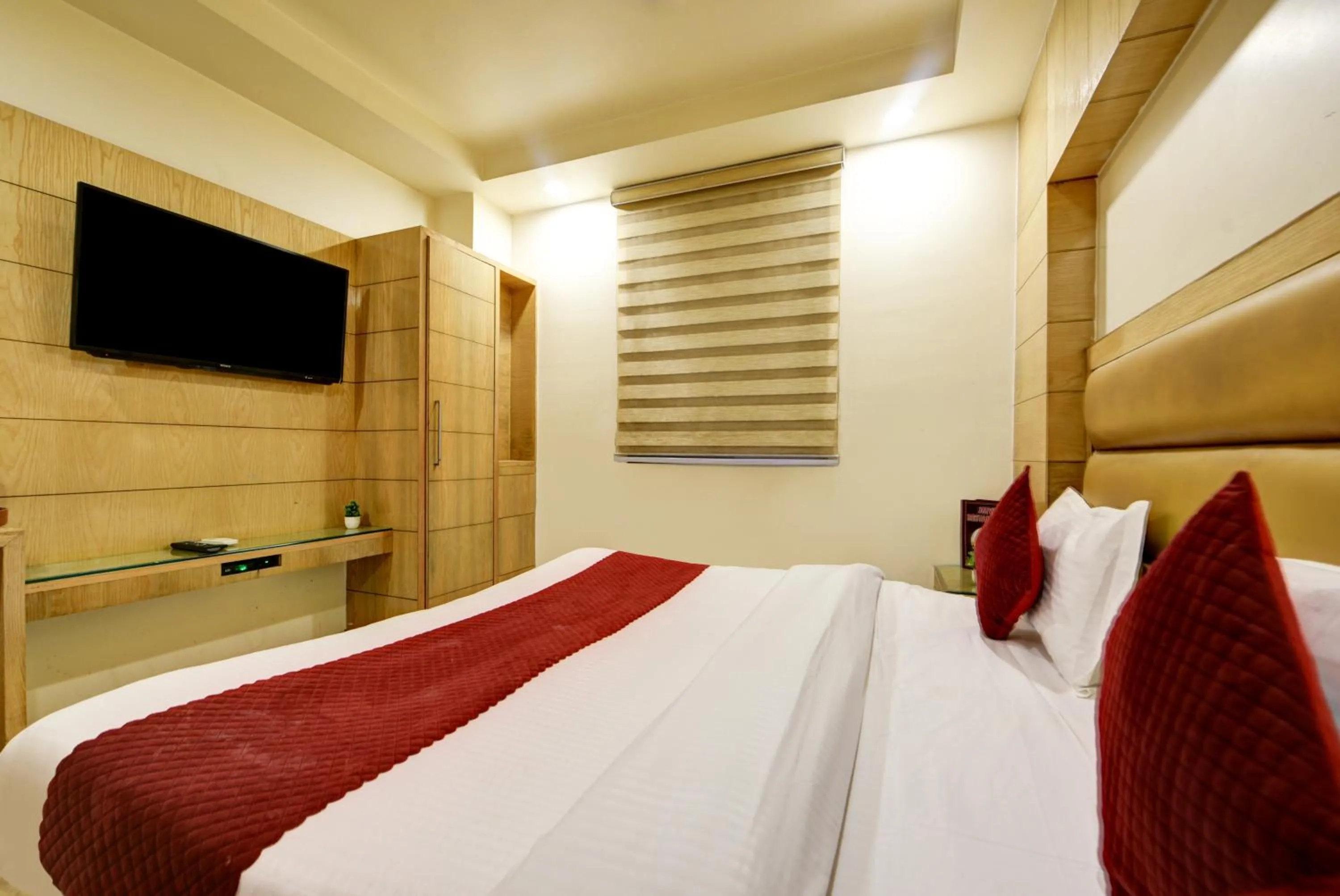 Deluxe Double Room - single occupancy in Hotel Kuber International - New Delhi Train Station