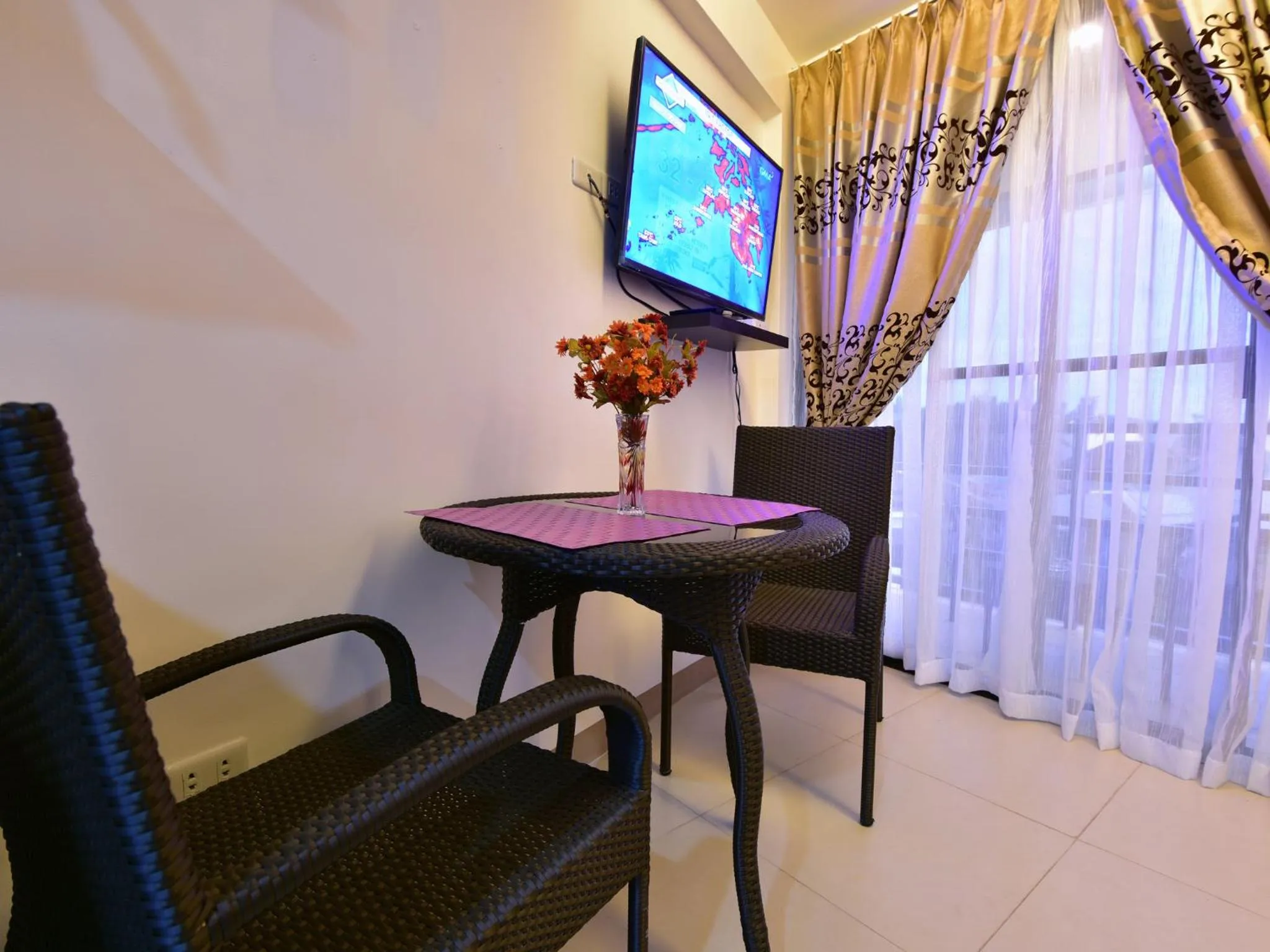 Dining area in Anahaw Apartments Whitebeach