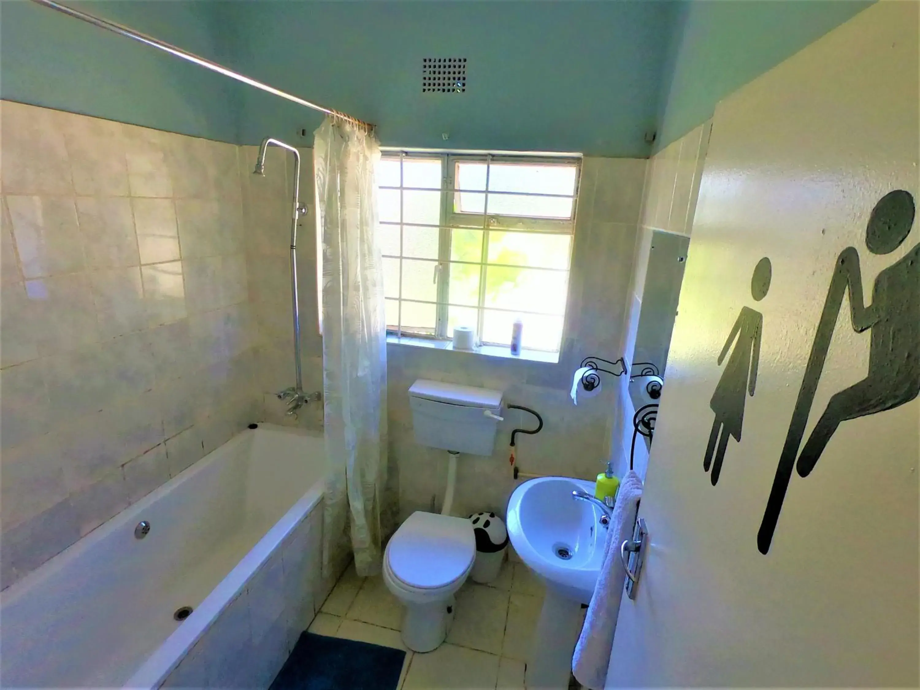Bed in 8-Bed Mixed Dormitory Room in Natwange Backpackers Bed in 8-Bed Mixed Dormitory Room in Natwange Backpackers
