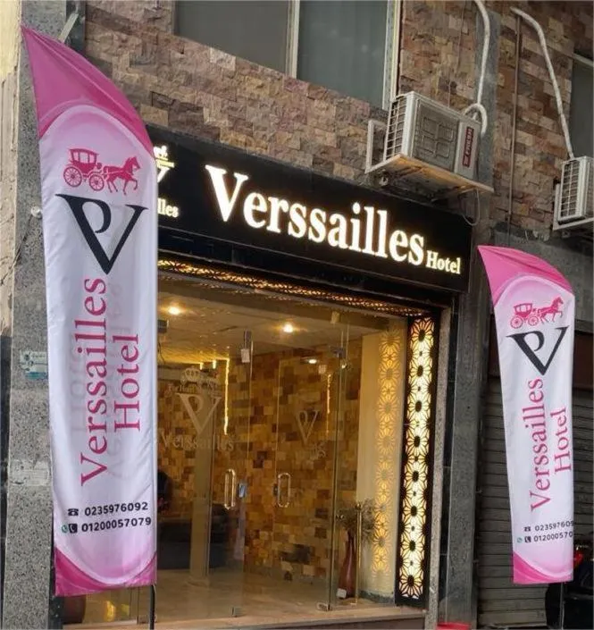 Property building in Verssailles Pyramids Hotel