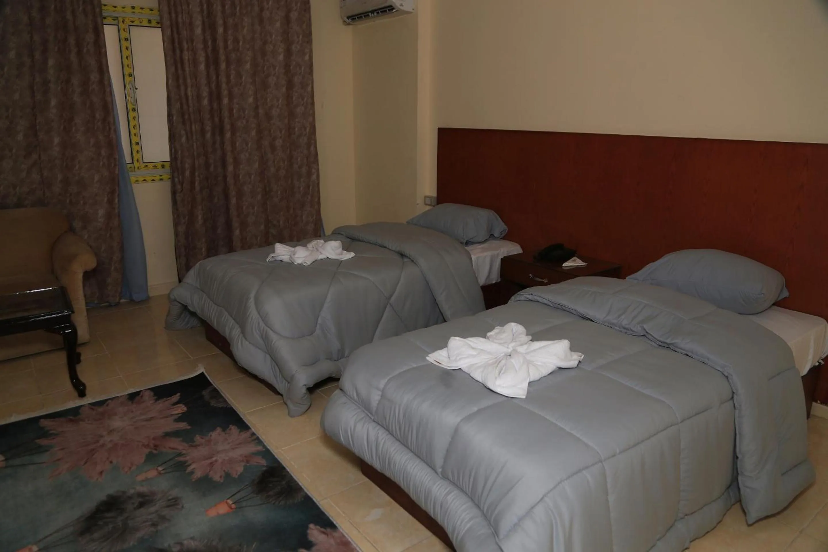 Bedroom in Verssailles Pyramids Hotel