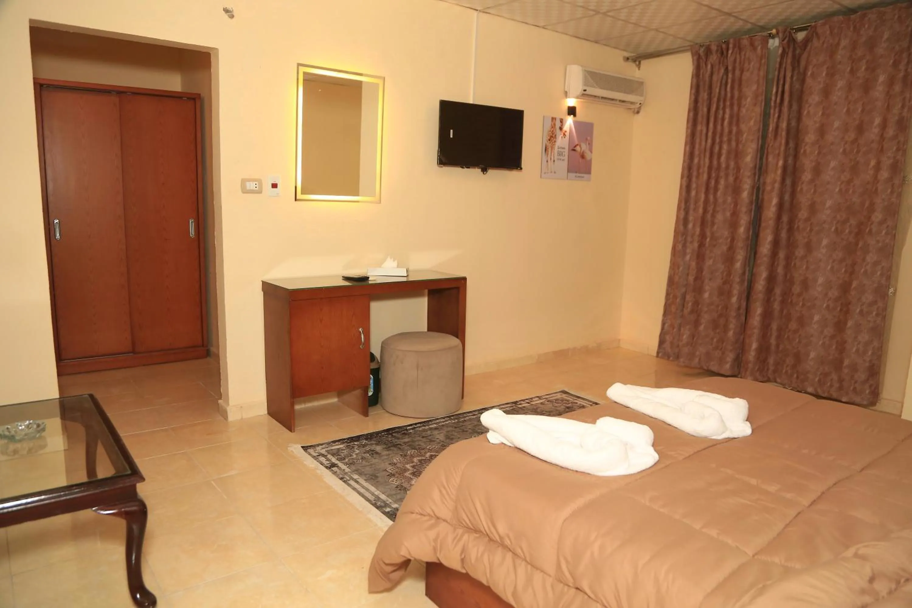 Bedroom in Verssailles Pyramids Hotel