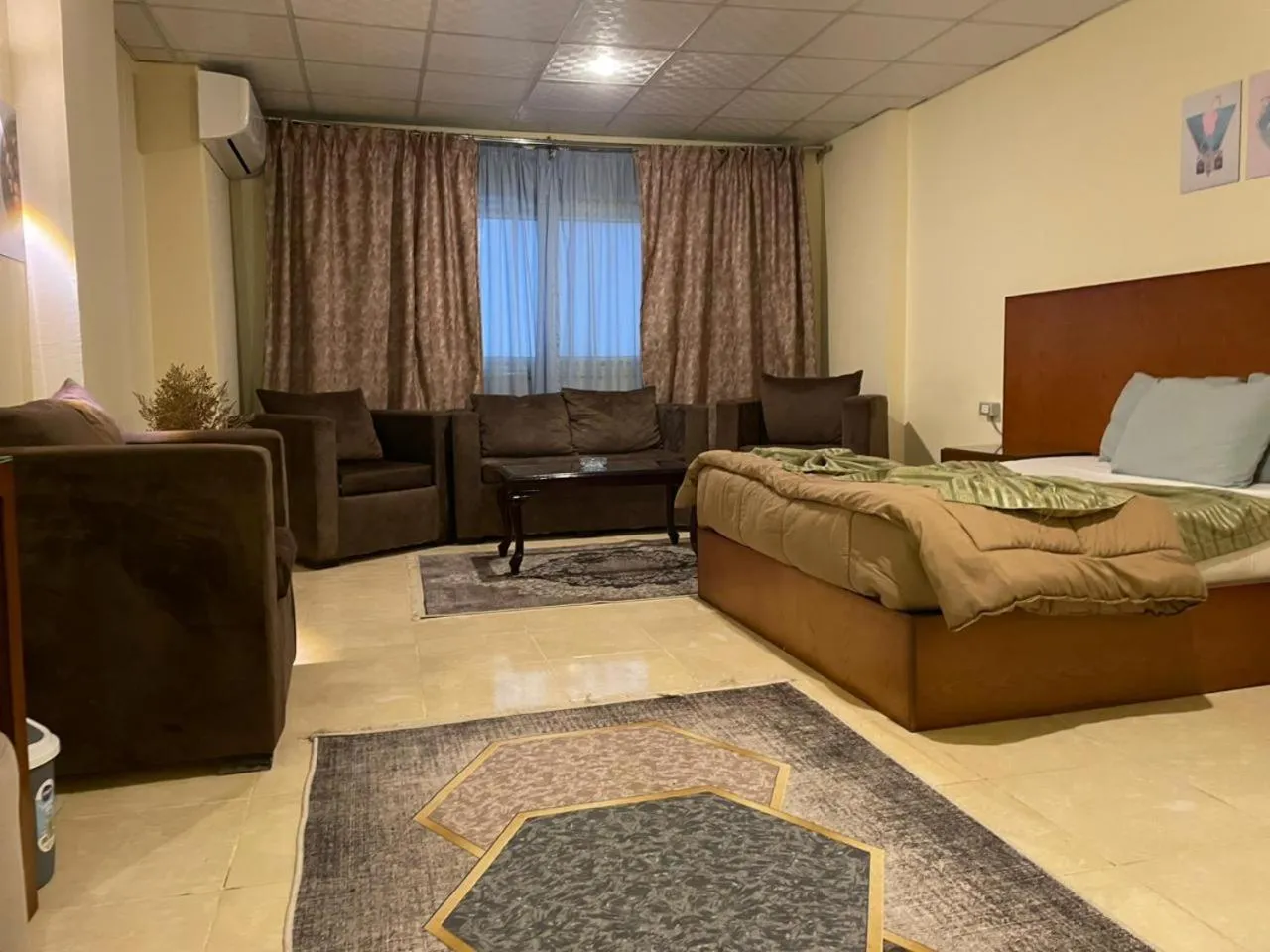 Bedroom in Verssailles Pyramids Hotel