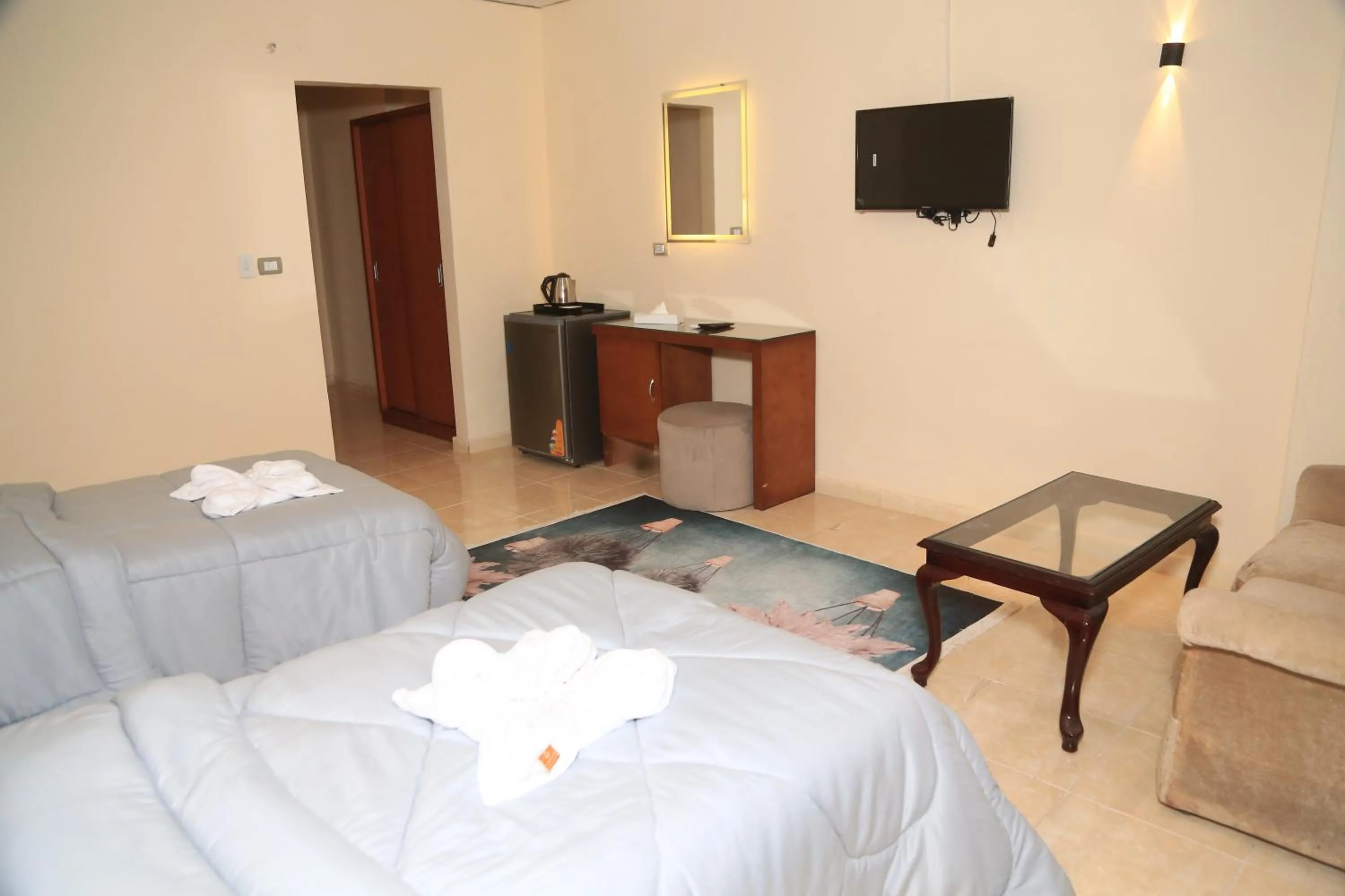 TV and multimedia in Verssailles Pyramids Hotel