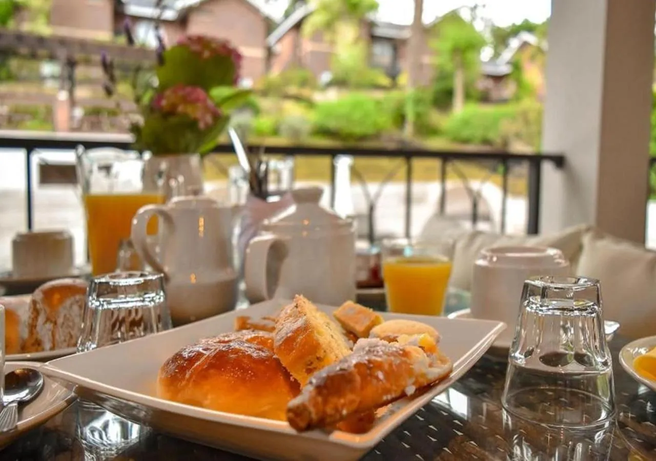 Food and drinks in Carilo Hills by bund