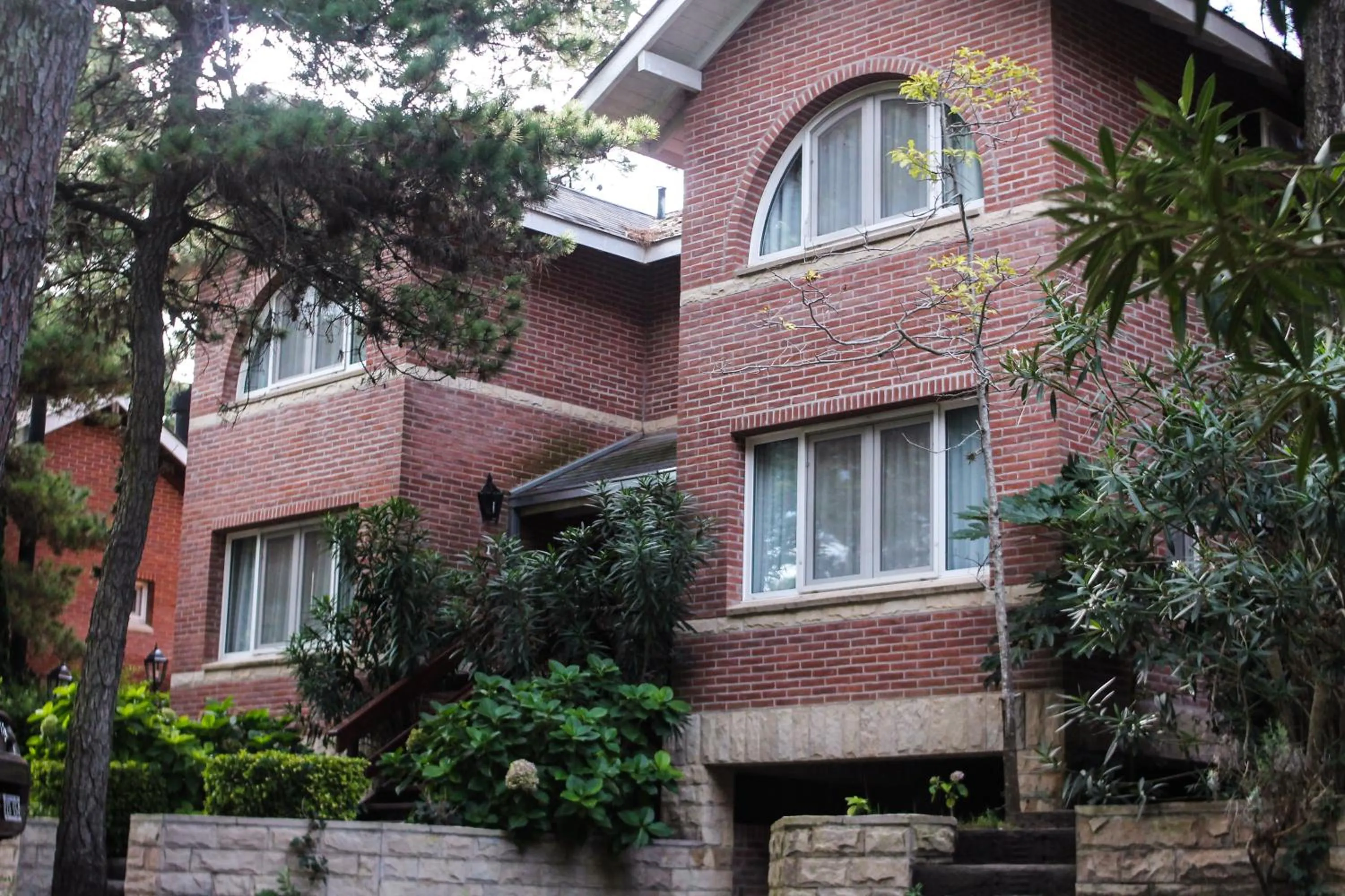 Property building in Carilo Hills by bund