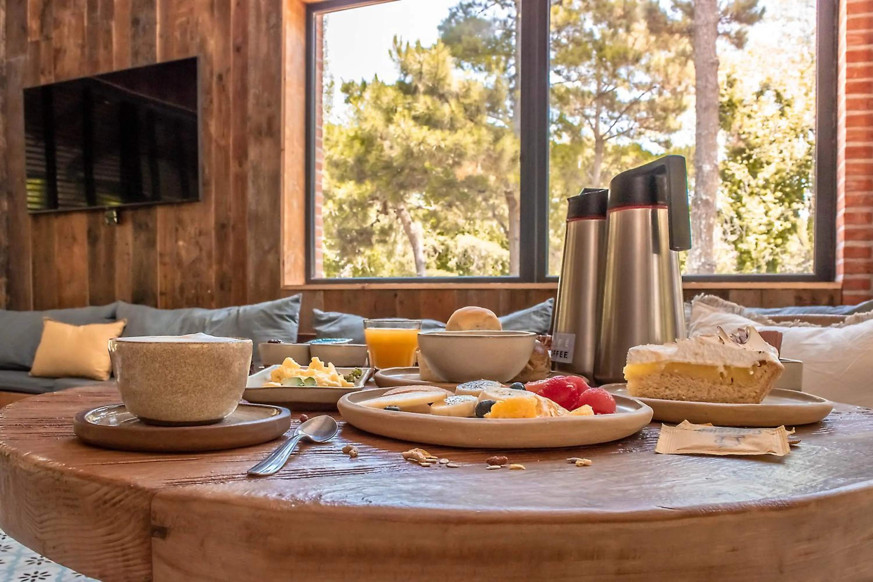 Breakfast in Carilo Hills by bund