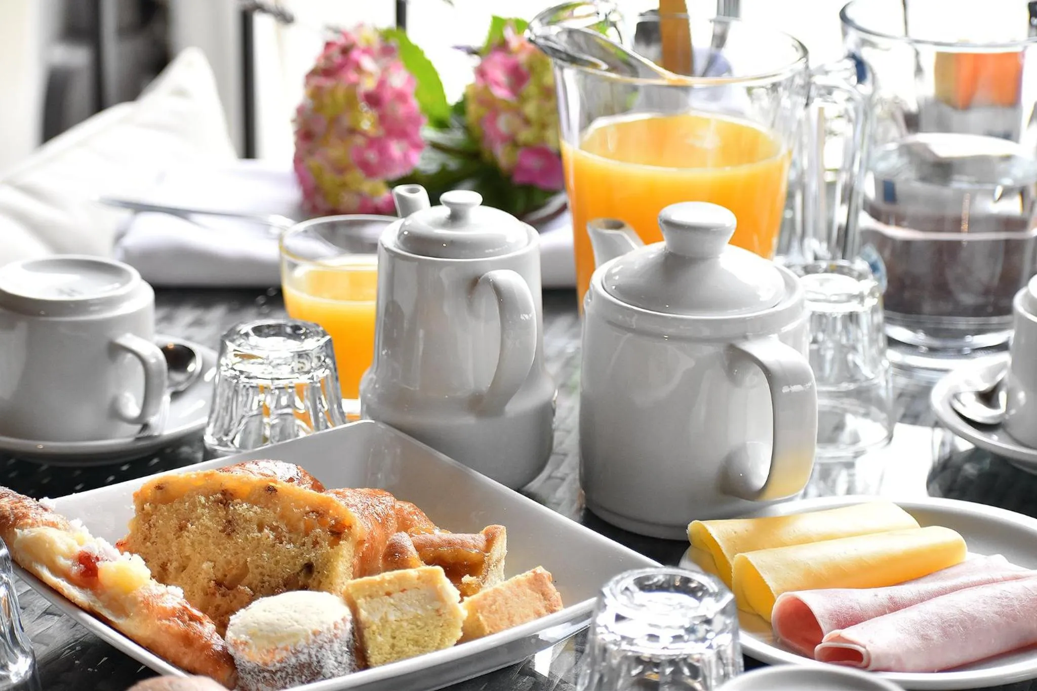 Breakfast in Carilo Hills by bund