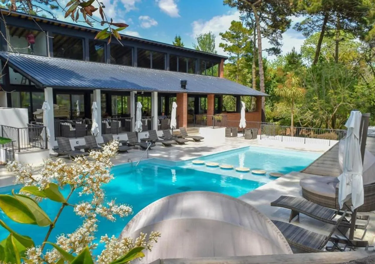 Swimming pool in Carilo Hills by bund