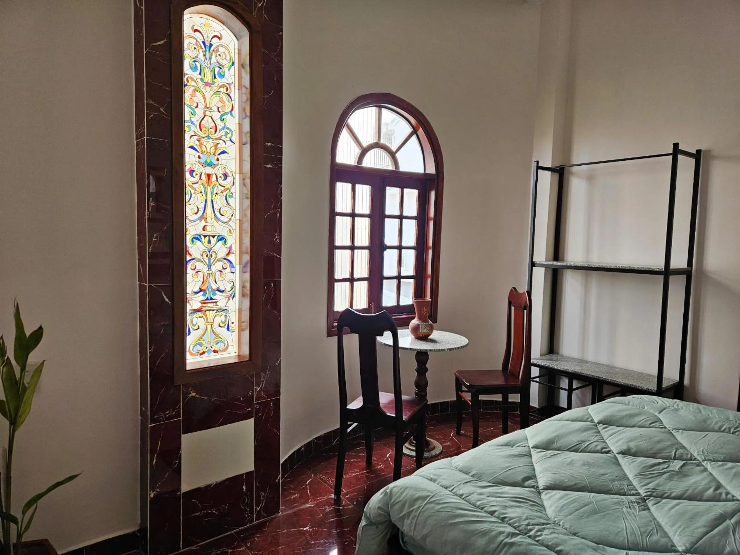 H&H Diamond Nail Hotel