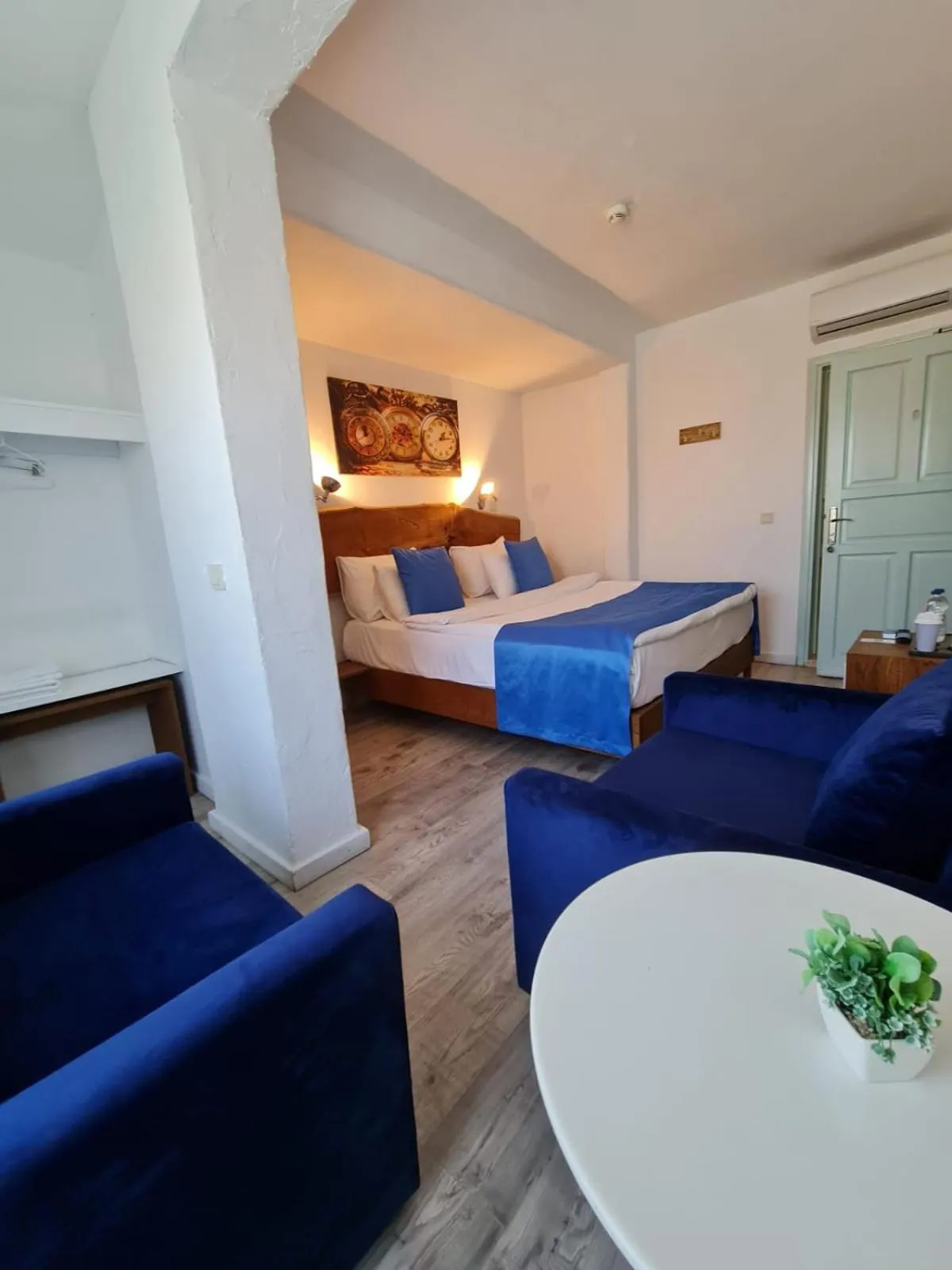 Photo of the whole room, Bed in Rebetiko Hotel