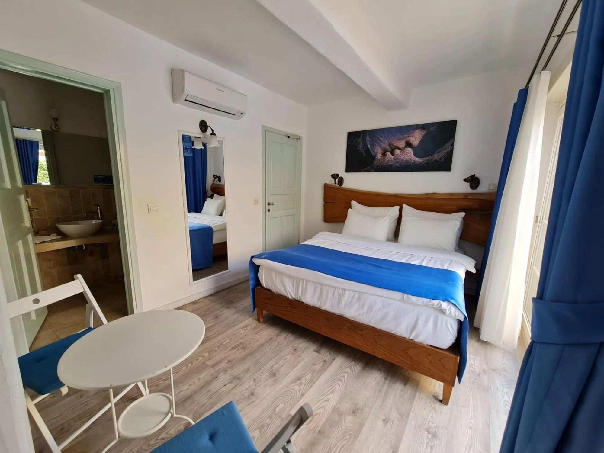 Photo of the whole room, Bed in Rebetiko Hotel