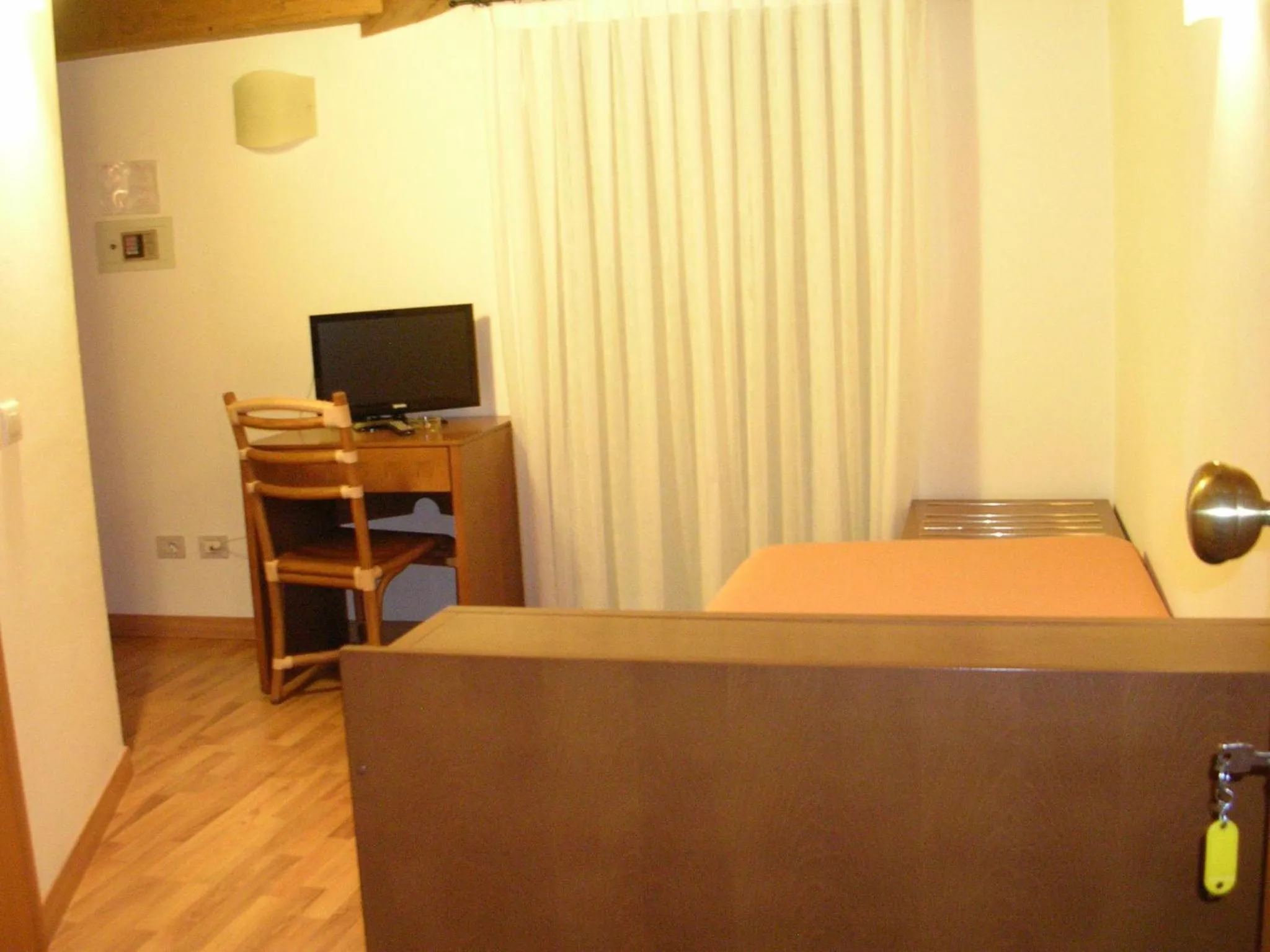 Photo of the whole room in Hotel Escorial