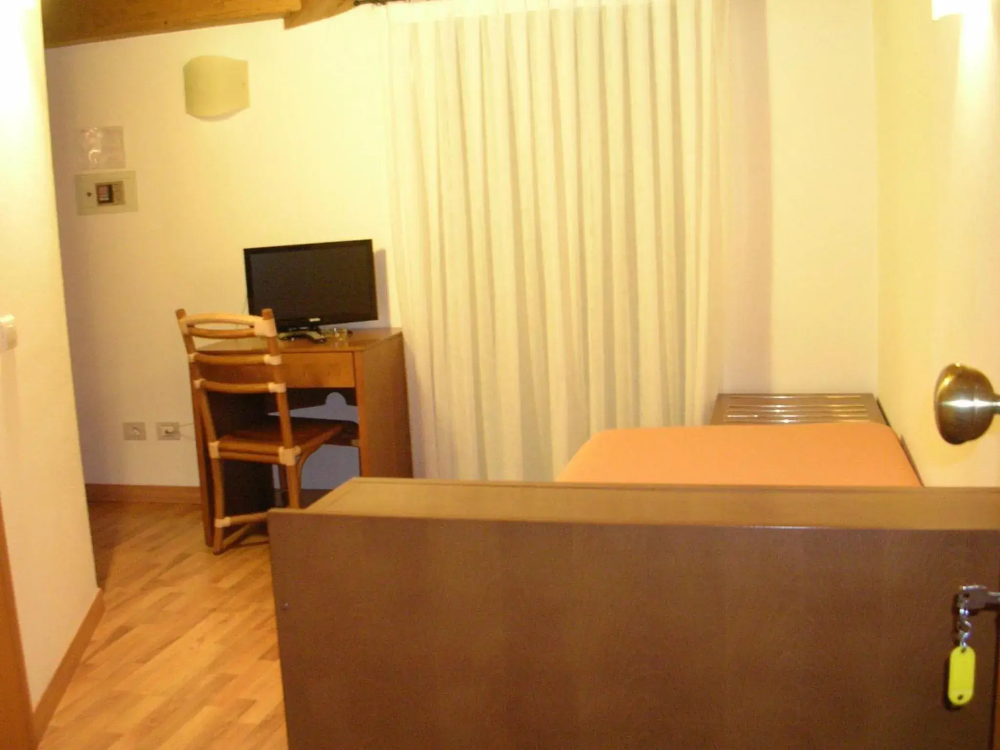 Photo of the whole room, TV/Entertainment Center in Hotel Escorial