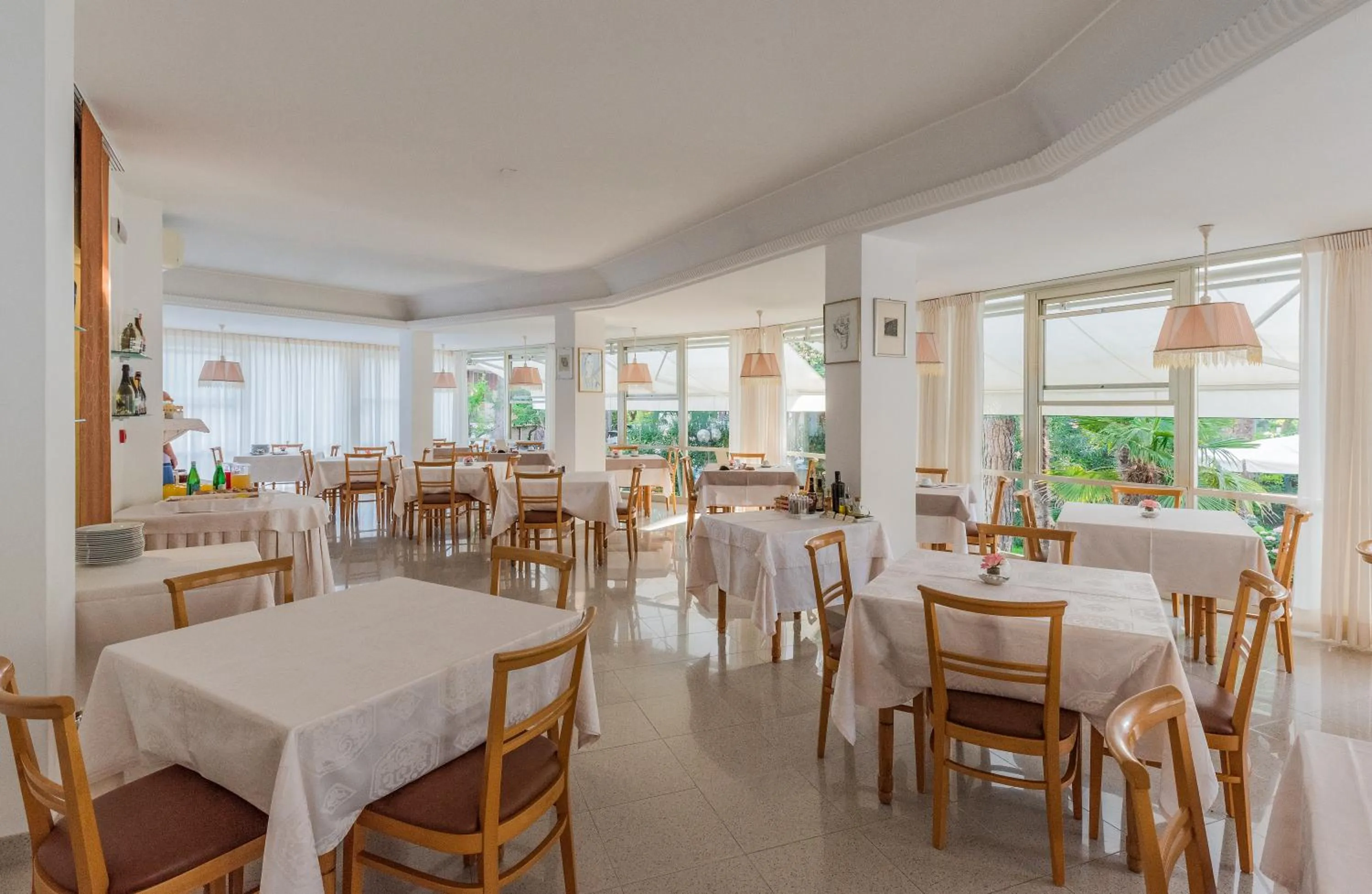 Restaurant/places to eat in Hotel Escorial