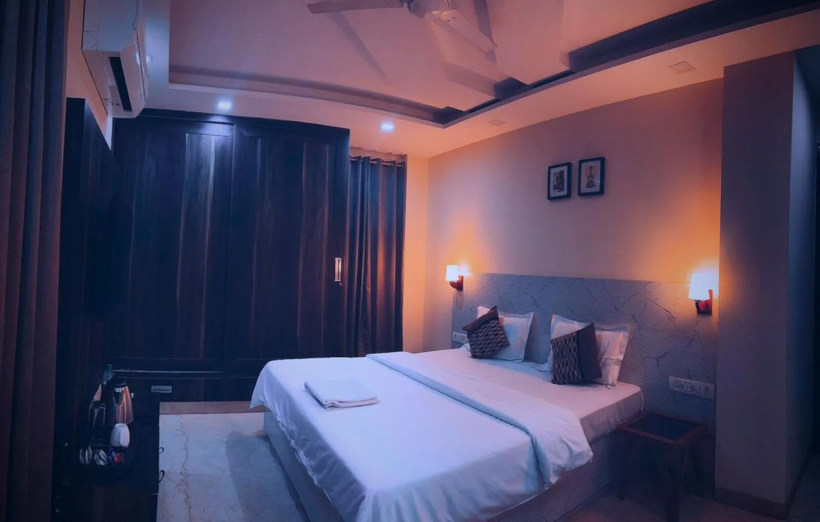 Cassava Stay - Deluxe B&B - Close to Rajendra Place Near BLK Hospital