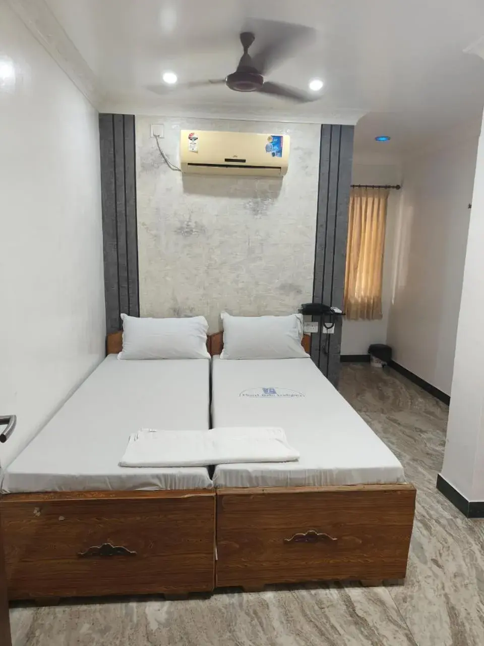 Standard Double Room with Fan in Balu Residency - A Business Class Hotel Standard Double Room with Fan in Balu Residency - A Business Class Hotel