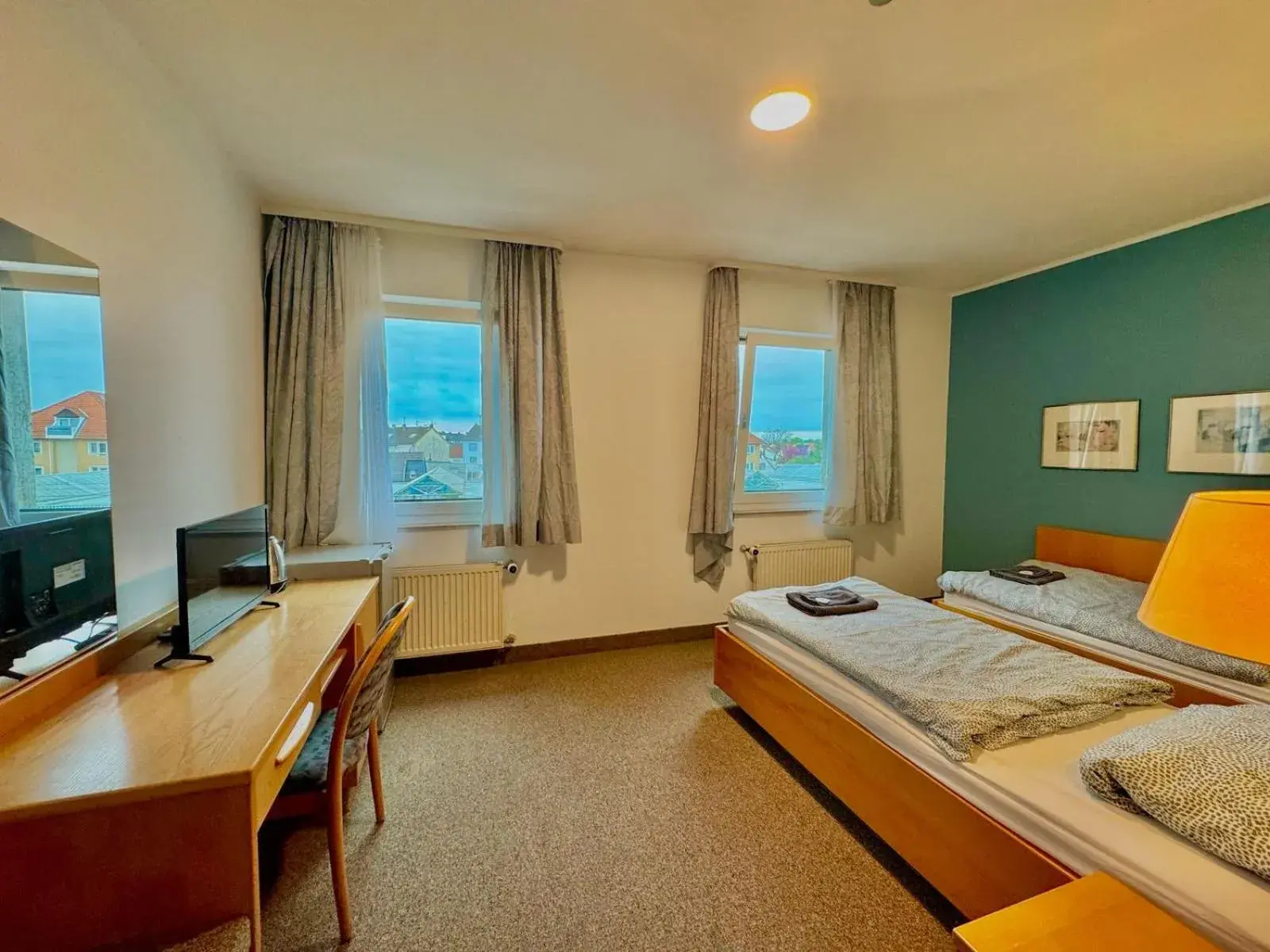 Living room, Bed in AR Airport Hotel Rüsselsheim Living room, Bed in AR Airport Hotel Rüsselsheim