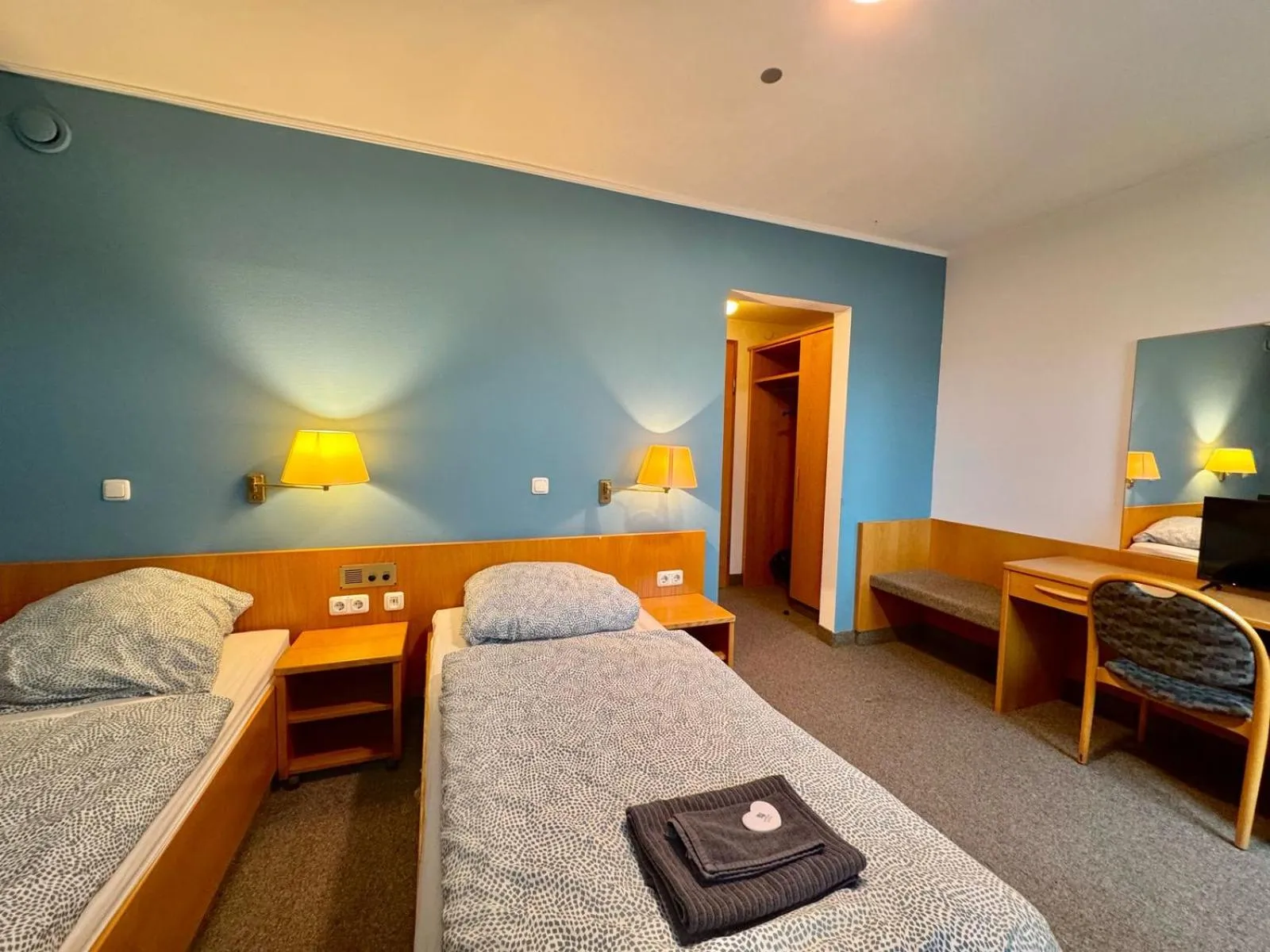 Photo of the whole room, Bed in AR Airport Hotel Rüsselsheim