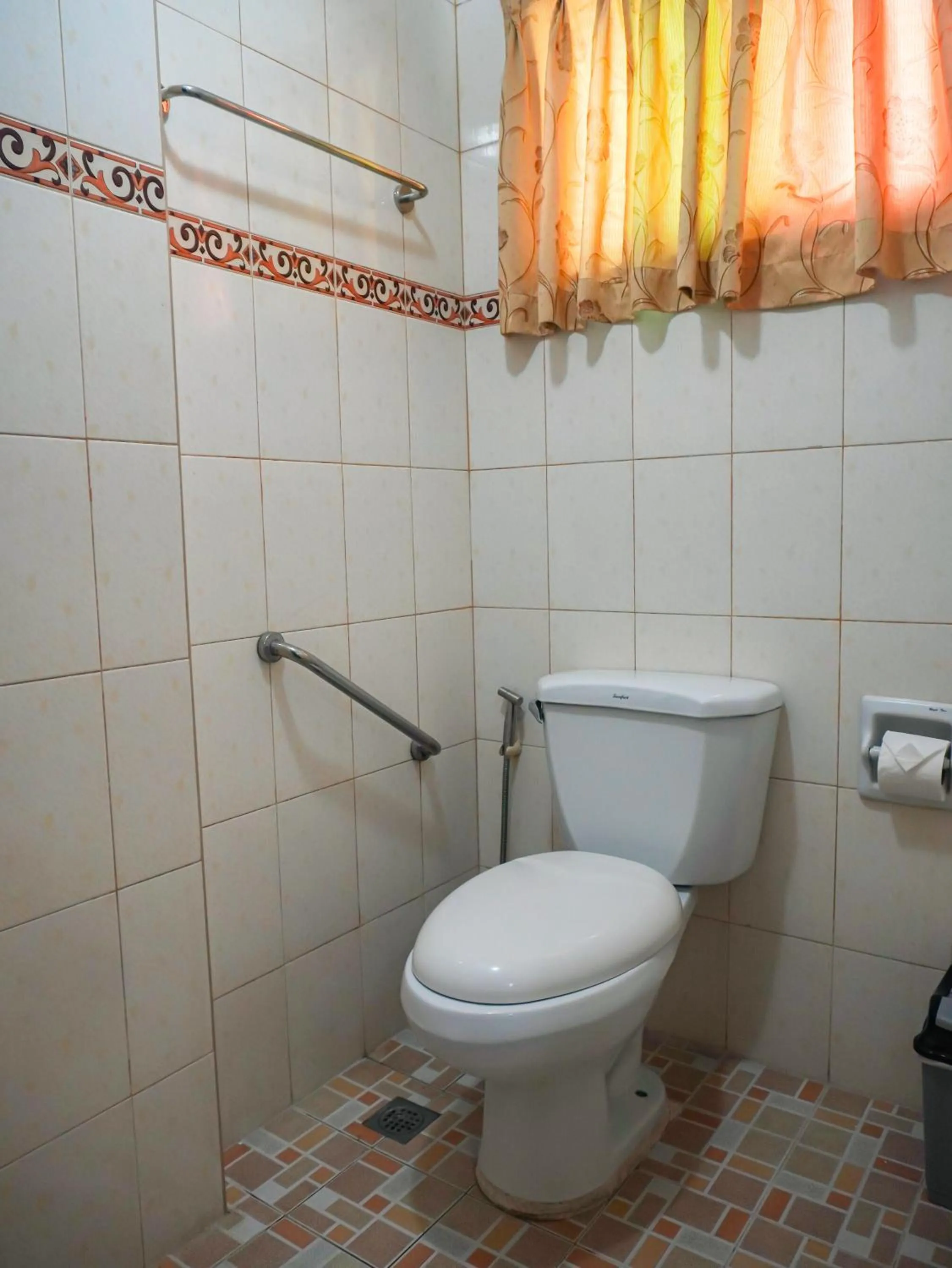 Toilet in Boracay Paradise Hotel