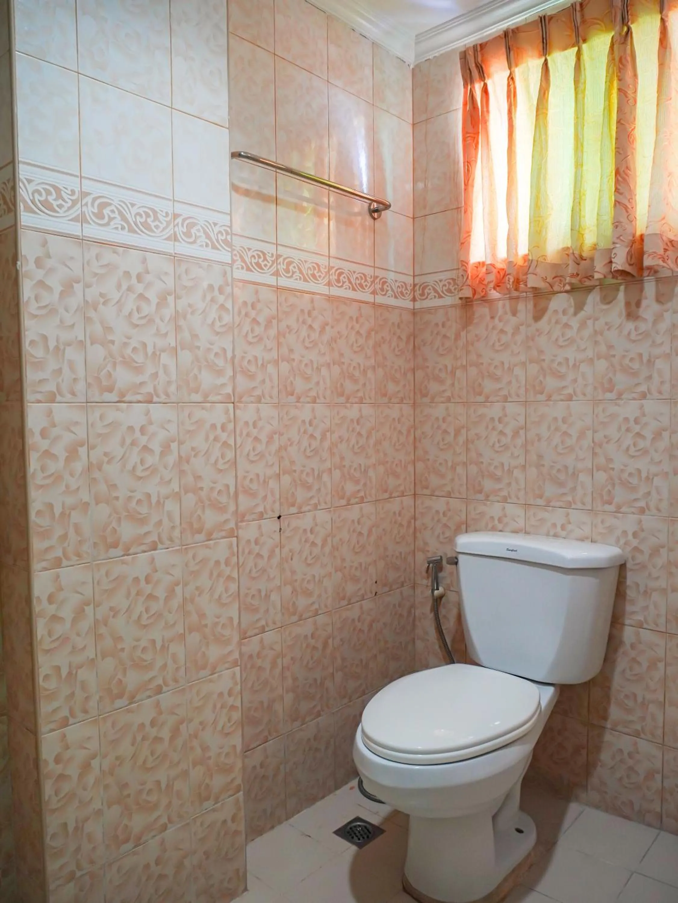 Toilet in Boracay Paradise Hotel