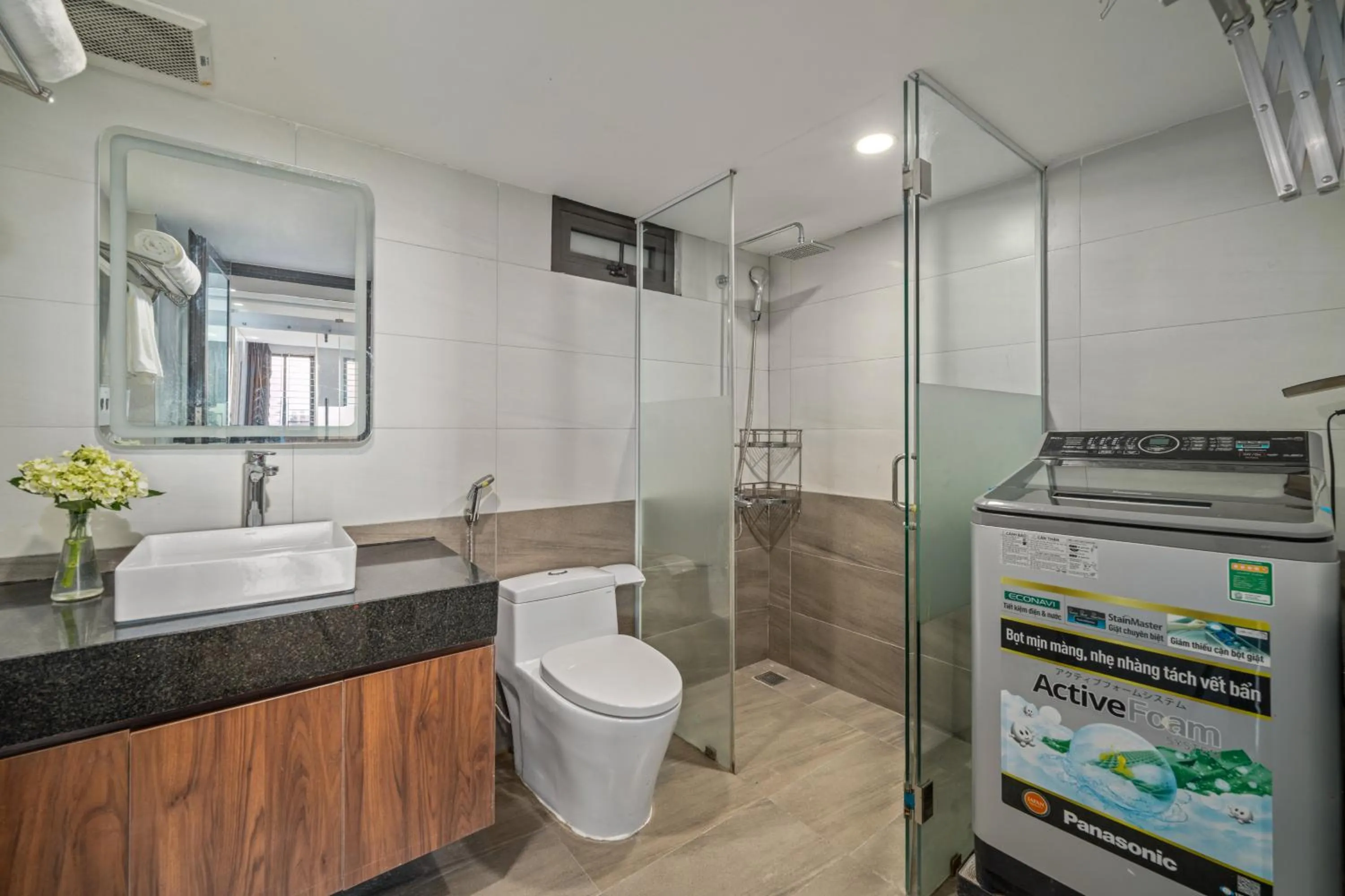 Toilet in Ben's House Boutique