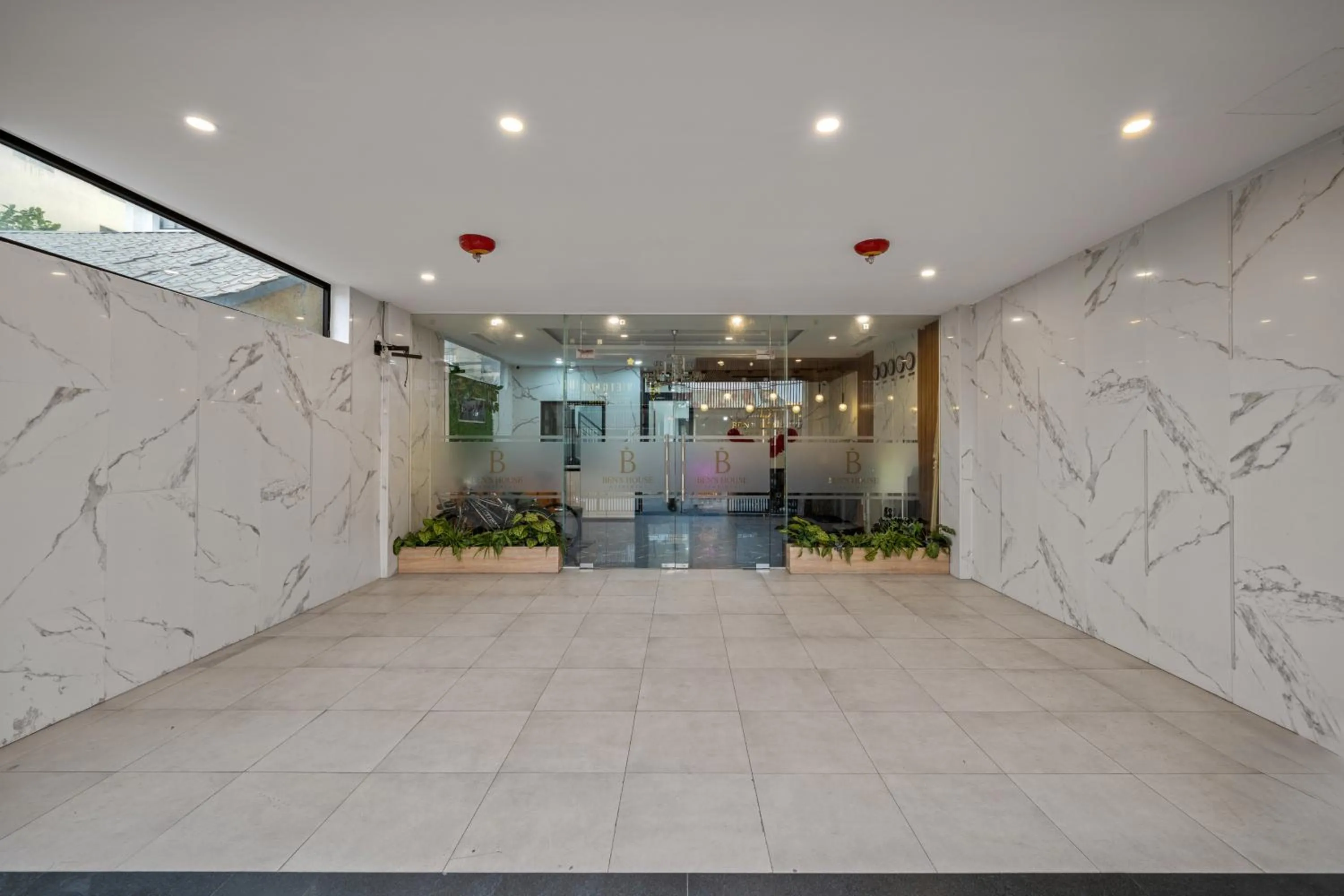 Parking in Ben's House Boutique