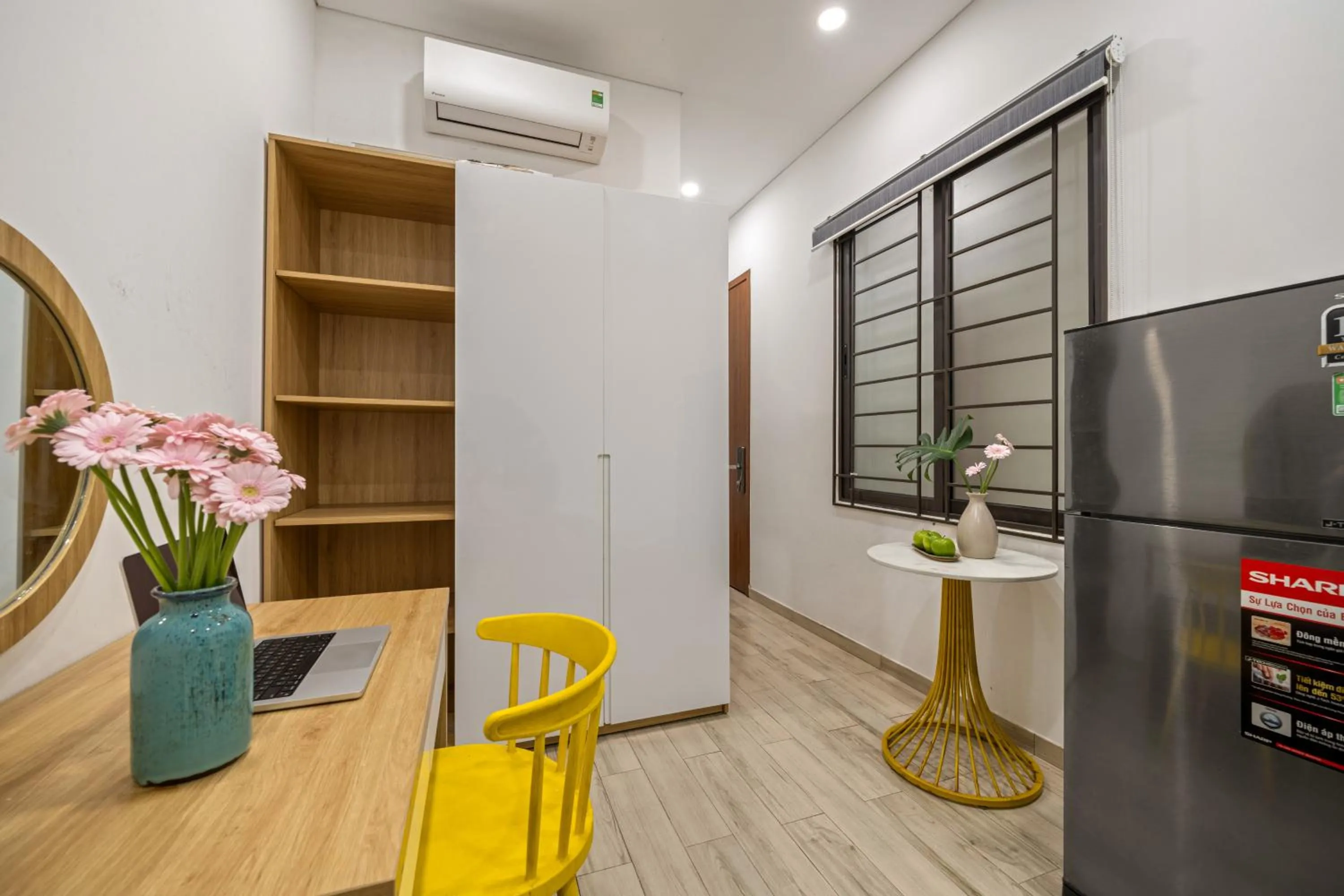 Photo of the whole room in Ben's House Boutique