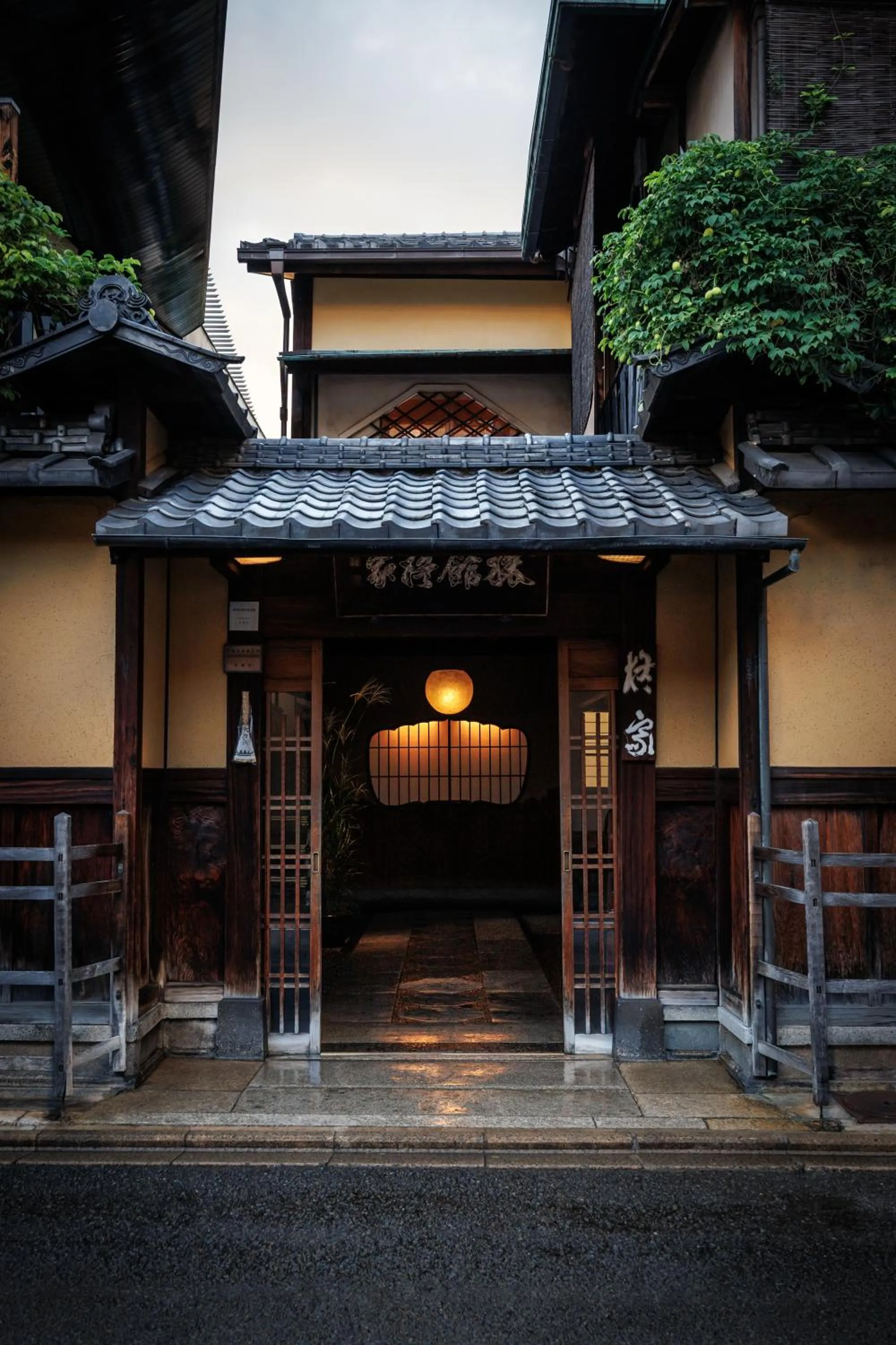 Property building in Hiiragiya