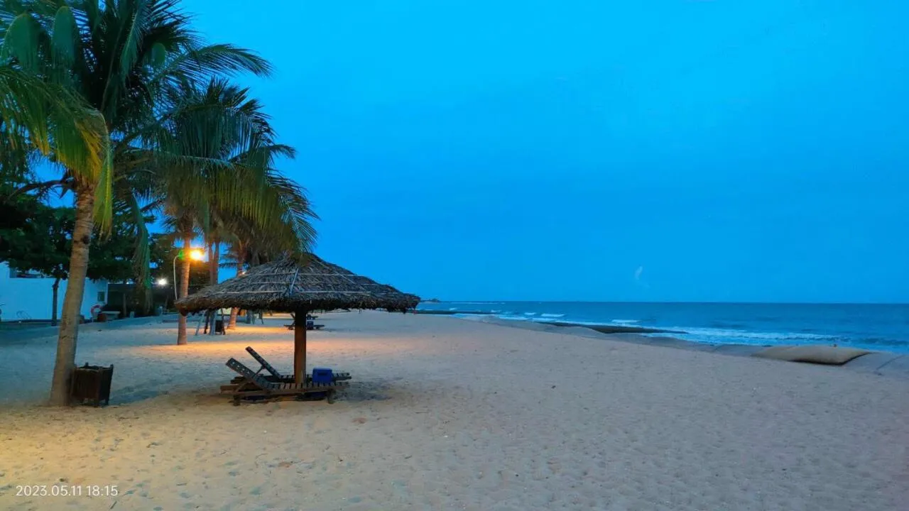 Beachfront 4 Bedrooms private pool villa Sanctuary Ho Tram resort