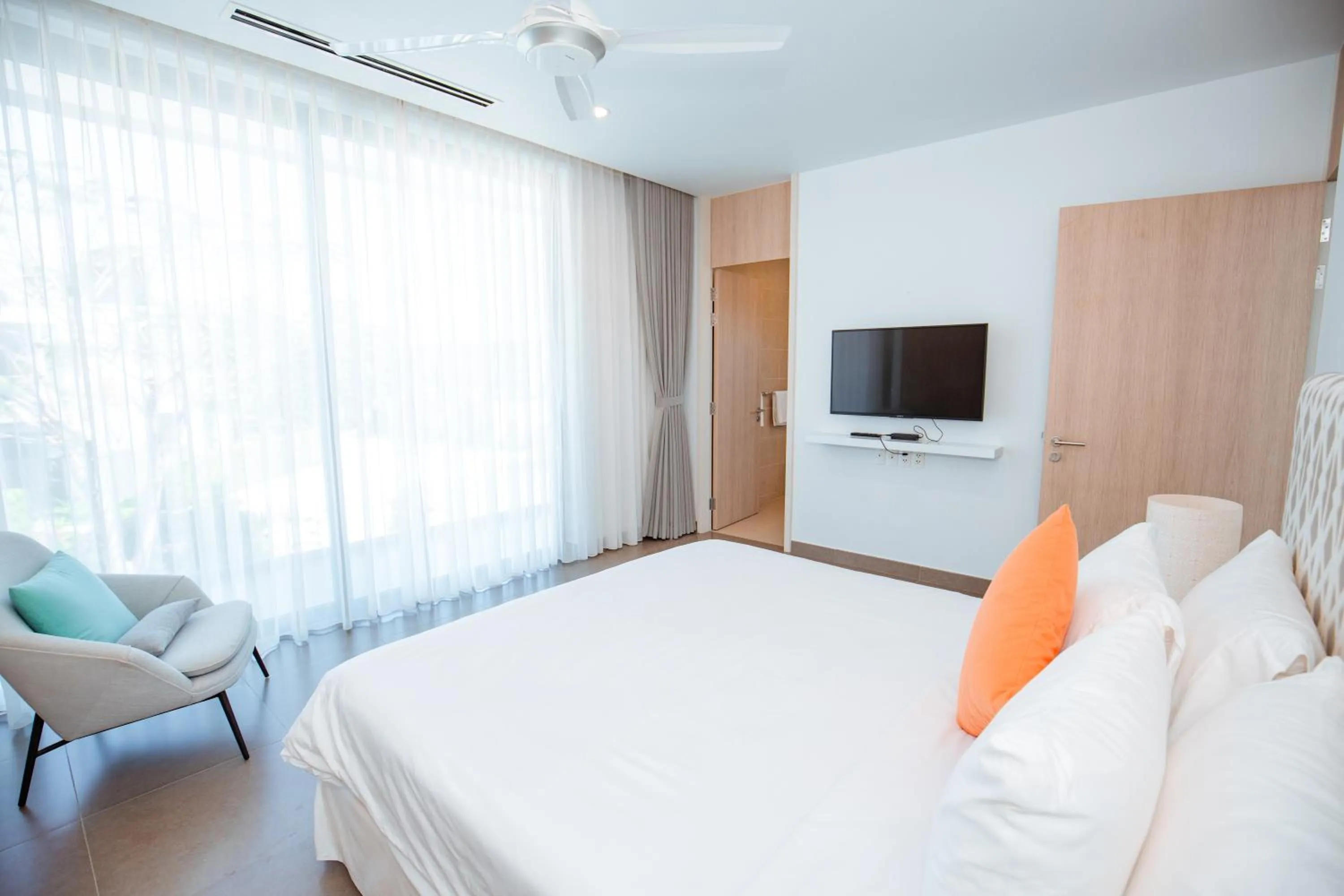 Bed in Beachfront 4 Bedrooms private pool villa Sanctuary Ho Tram resort