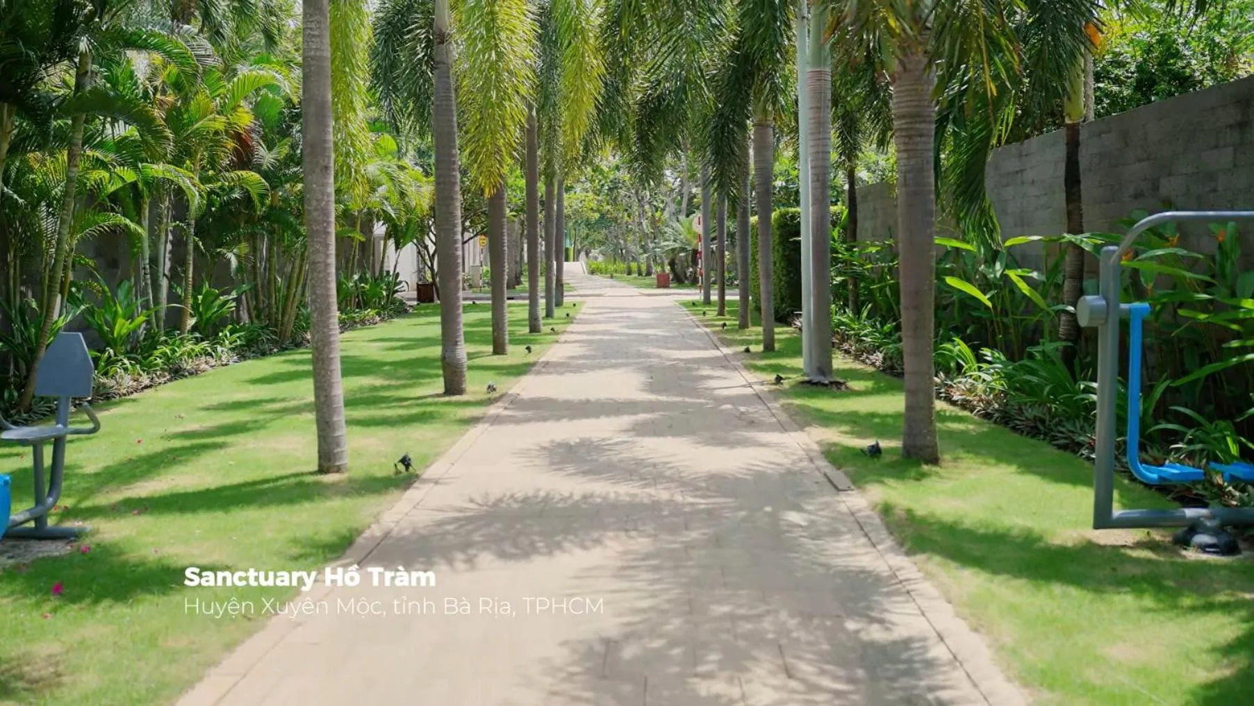 Beachfront 4 Bedrooms private pool villa Sanctuary Ho Tram resort