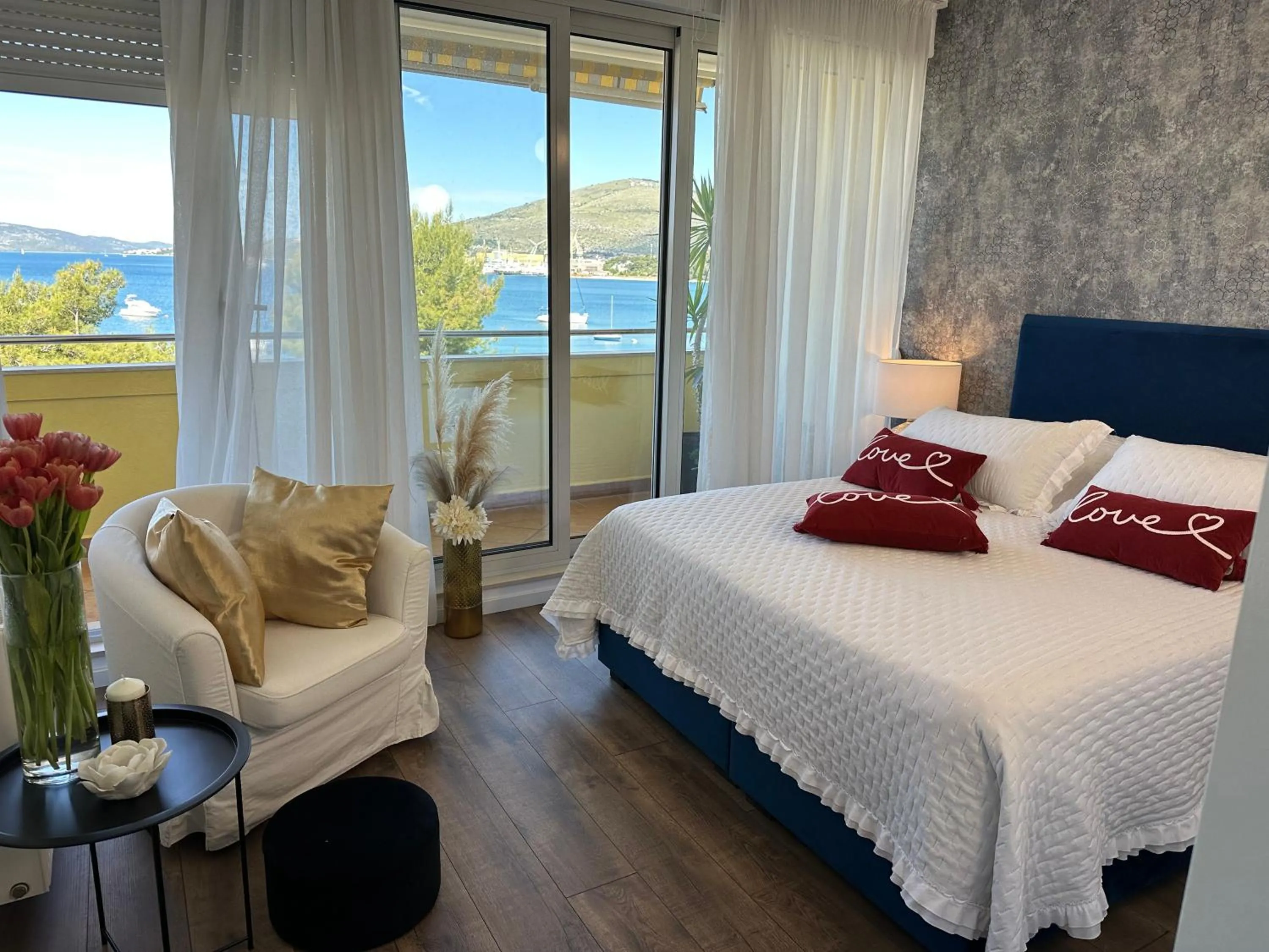 Bedroom, Bed in Apartments Satis